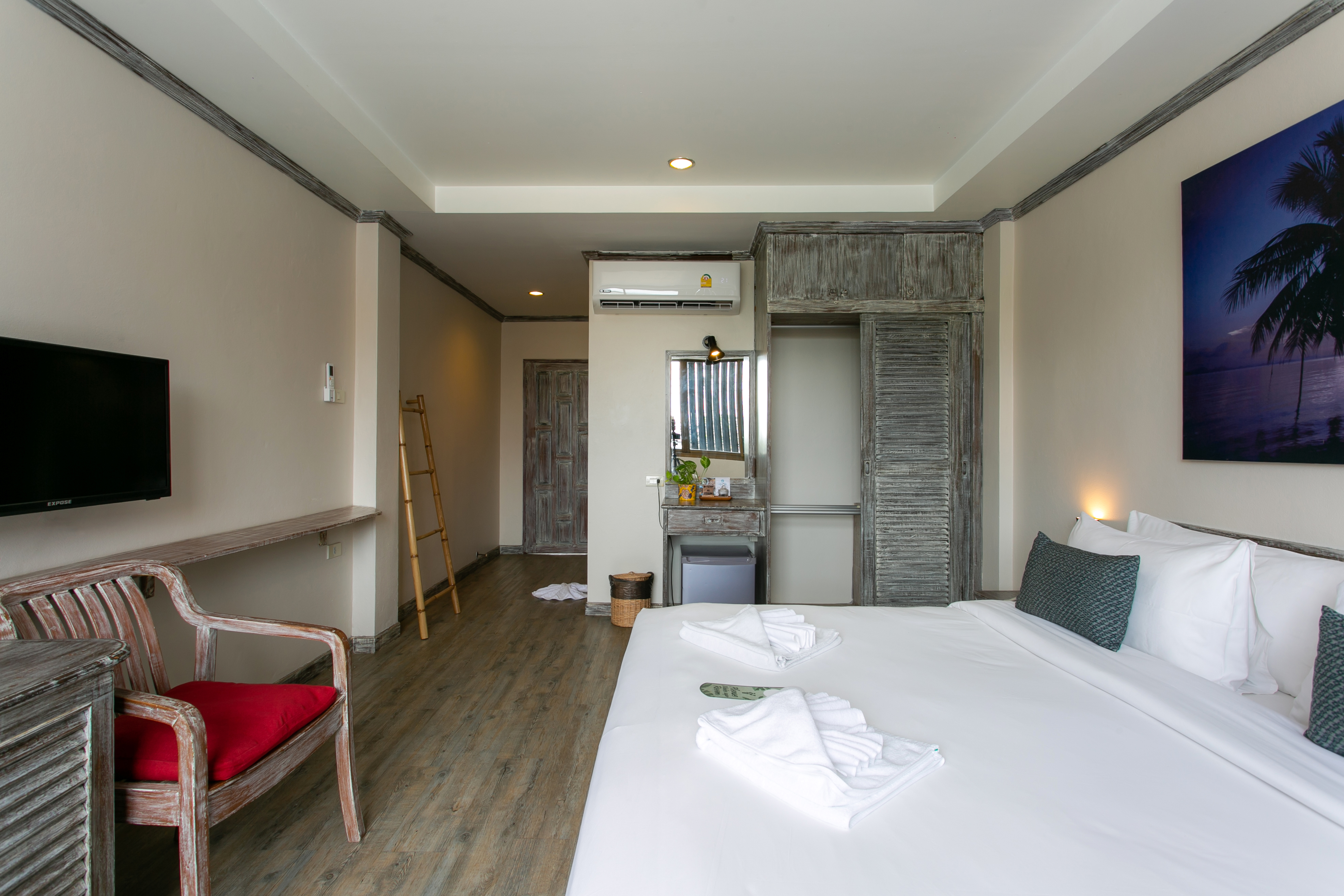 Double Deluxe Queen Bed