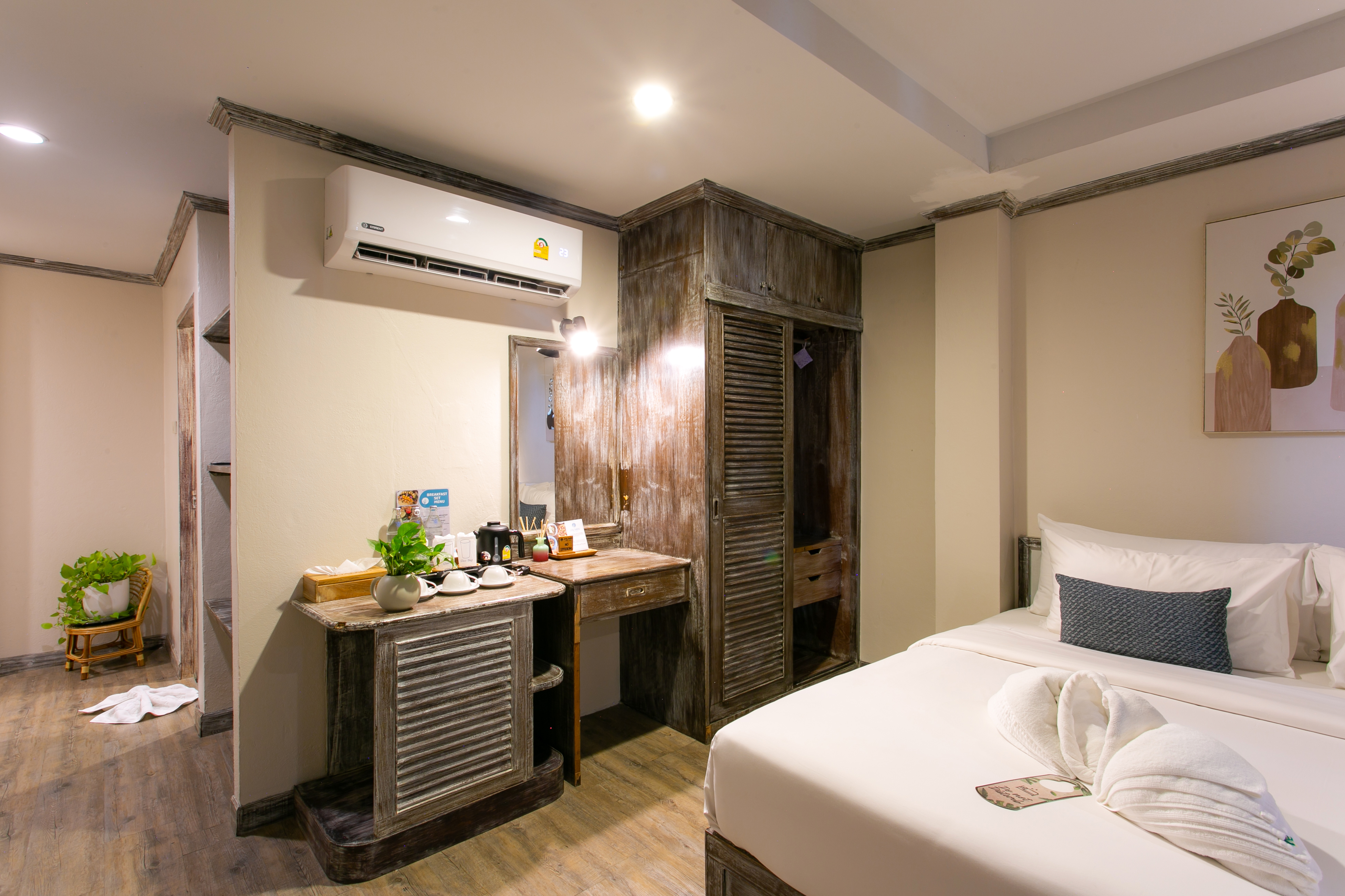 Triple Deluxe Queen Bed