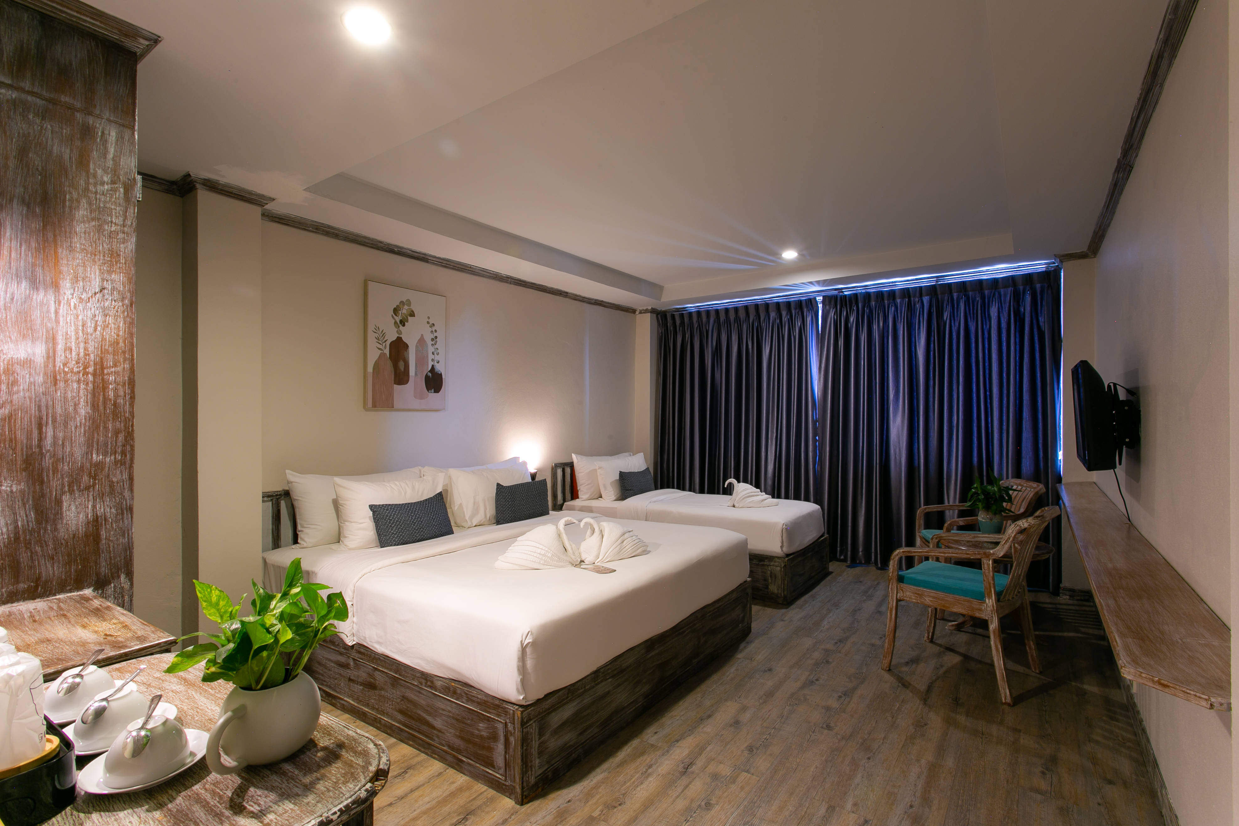 Triple Deluxe Queen Bed