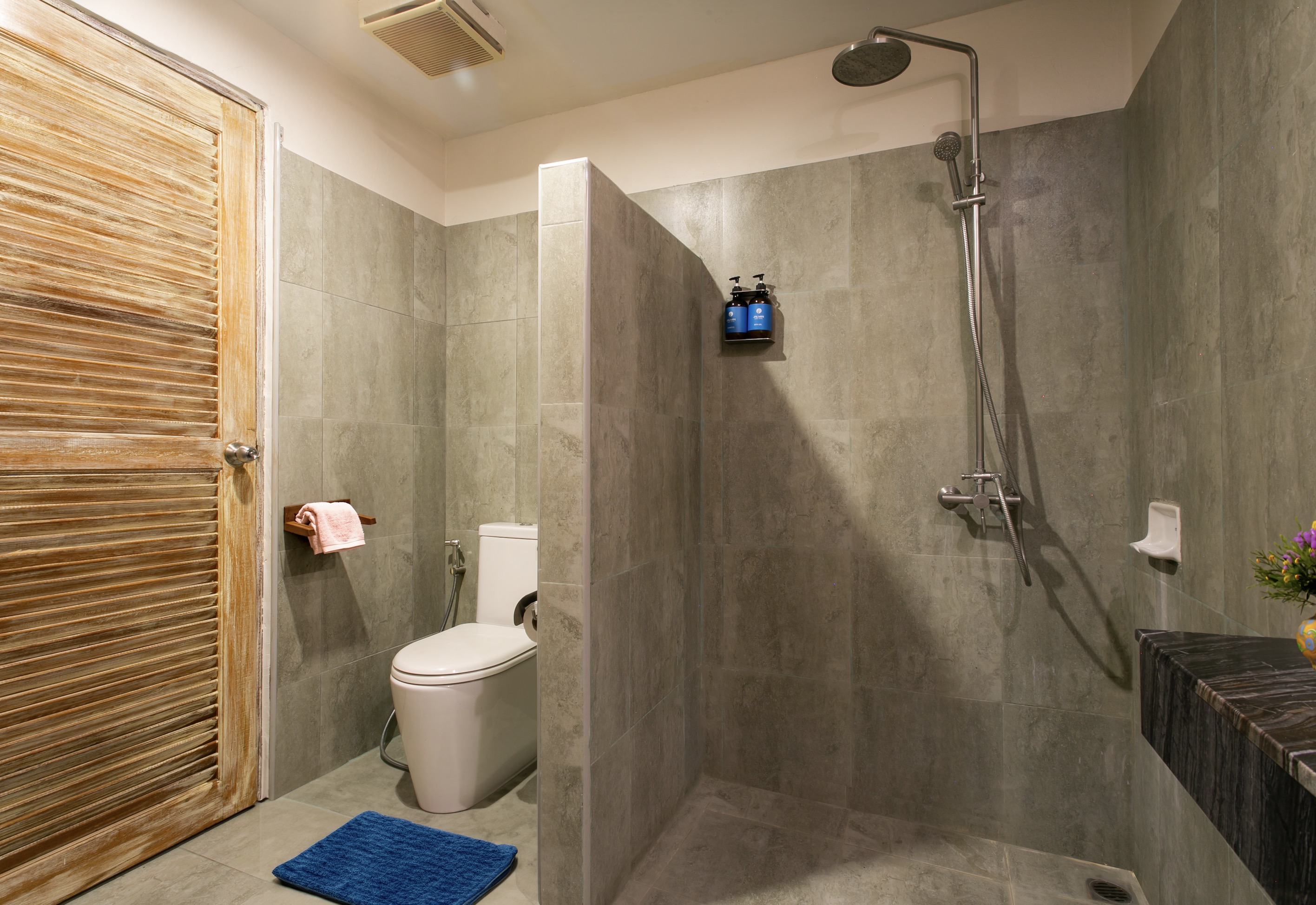 Triple Deluxe Queen Bed