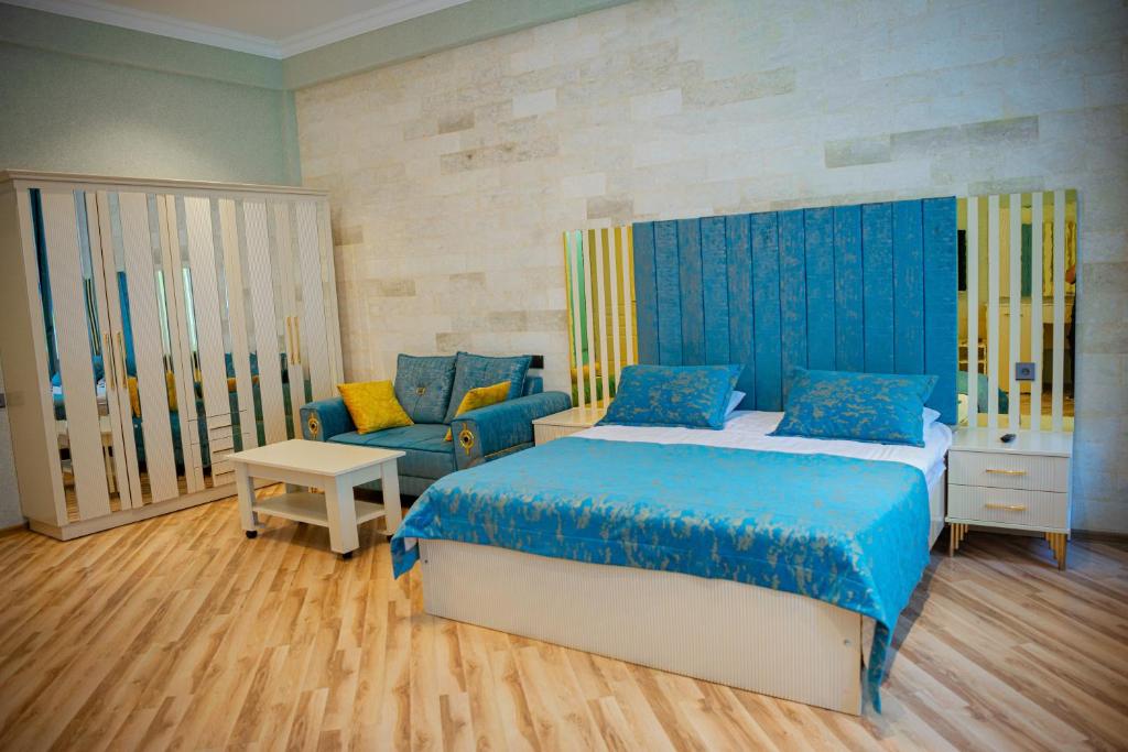 Junior Suite Garden View King Bed