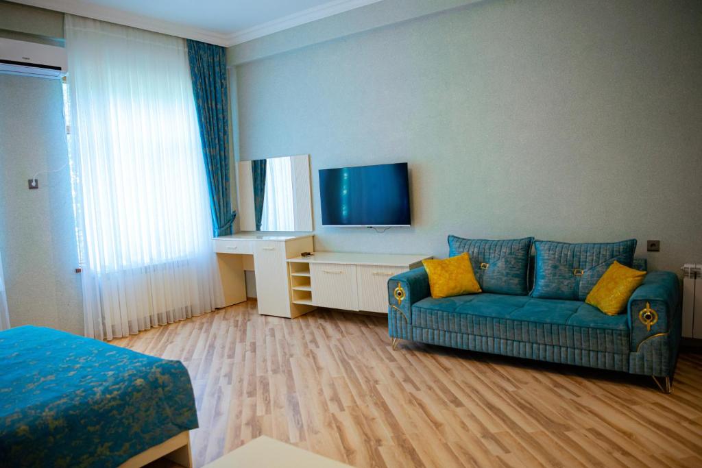 Junior Suite Garden View King Bed