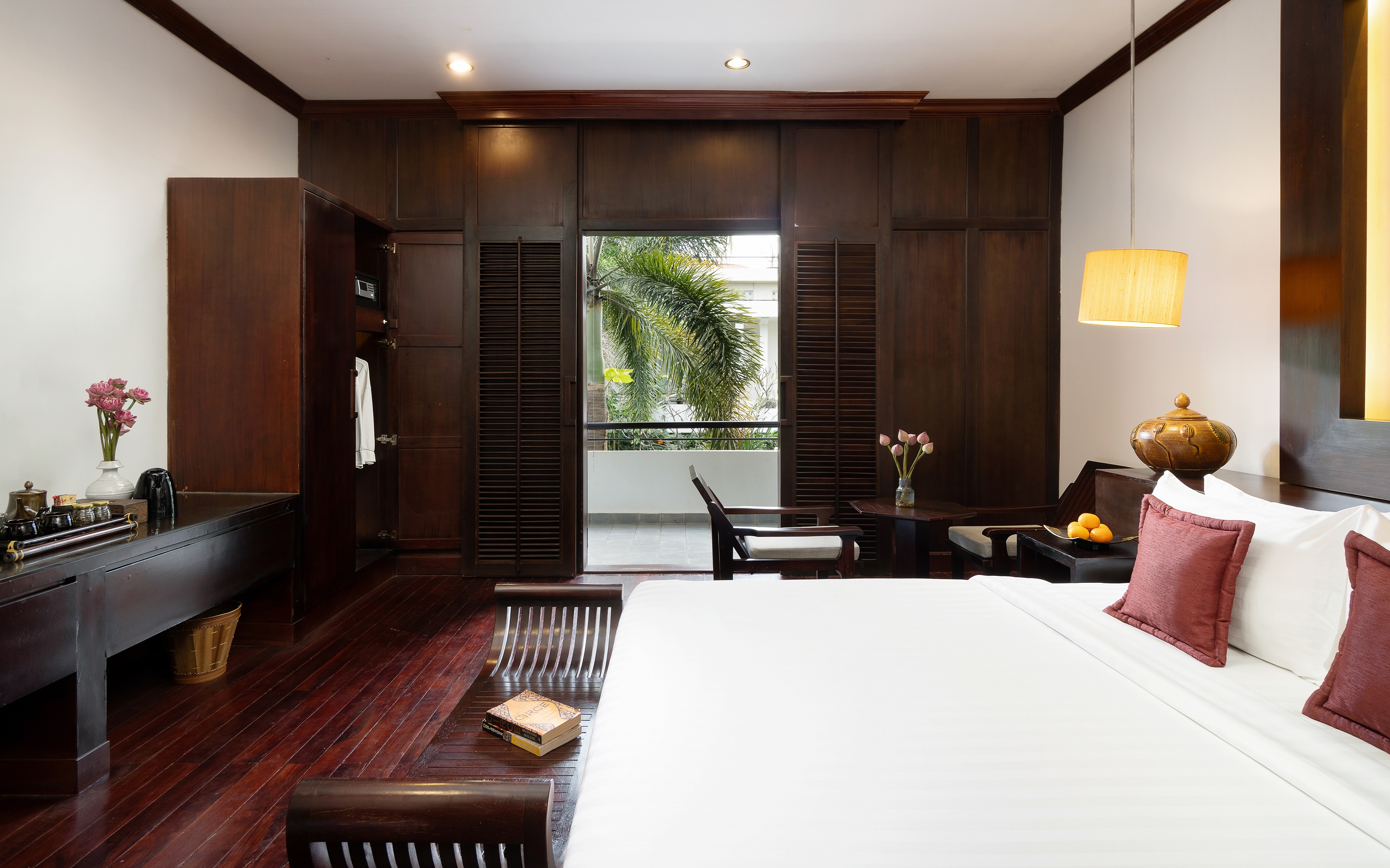 Suite King Size Bed