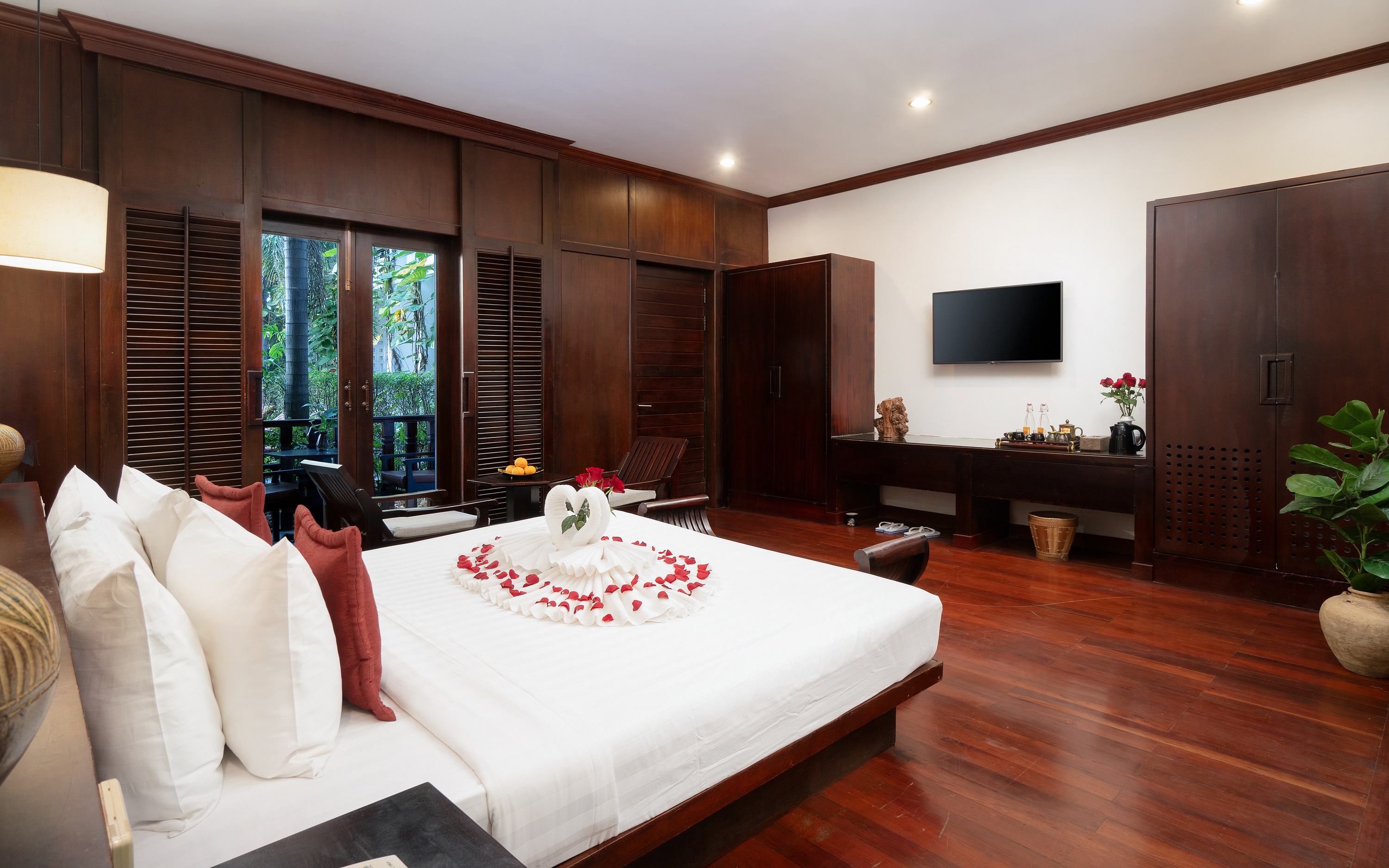 Suite King Size Bed