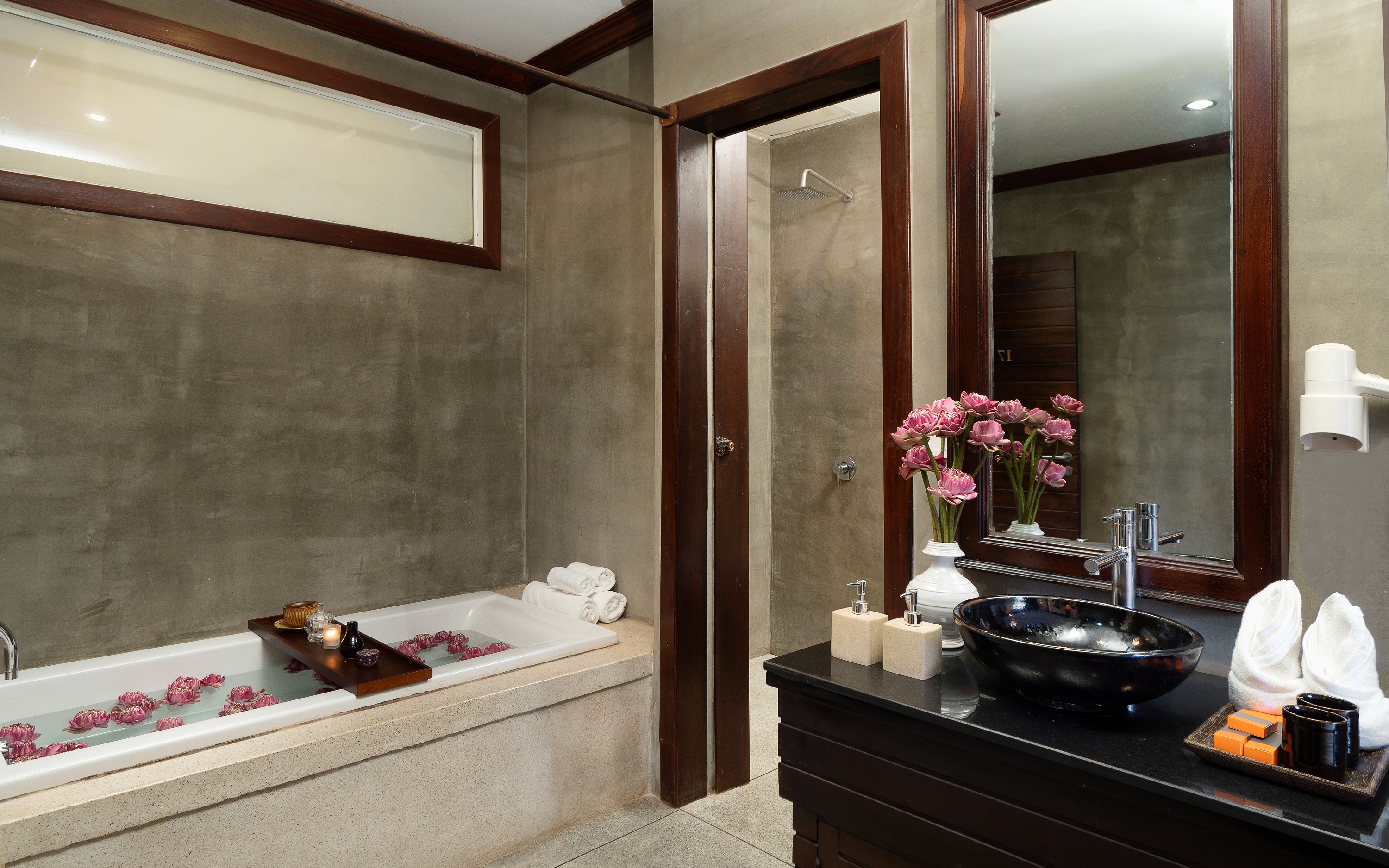 Suite King Size Bed