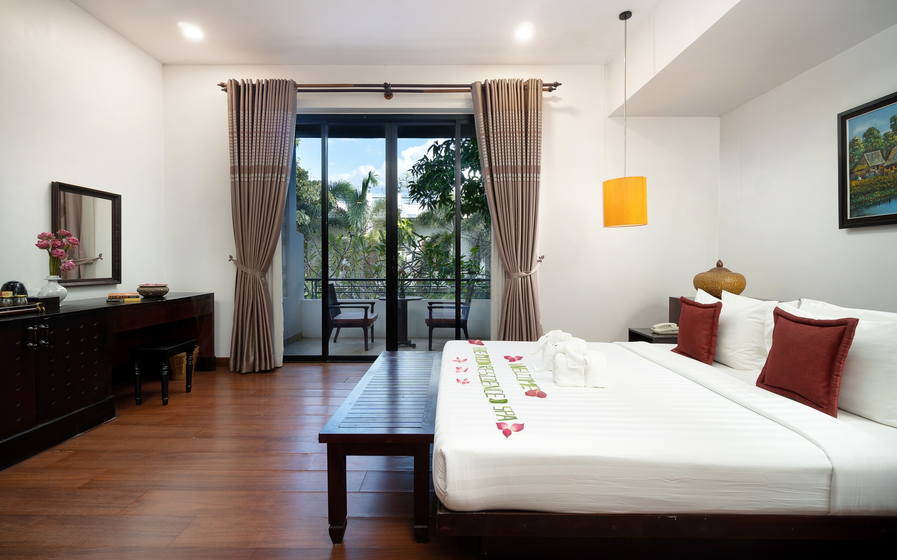 Room King Size Bed