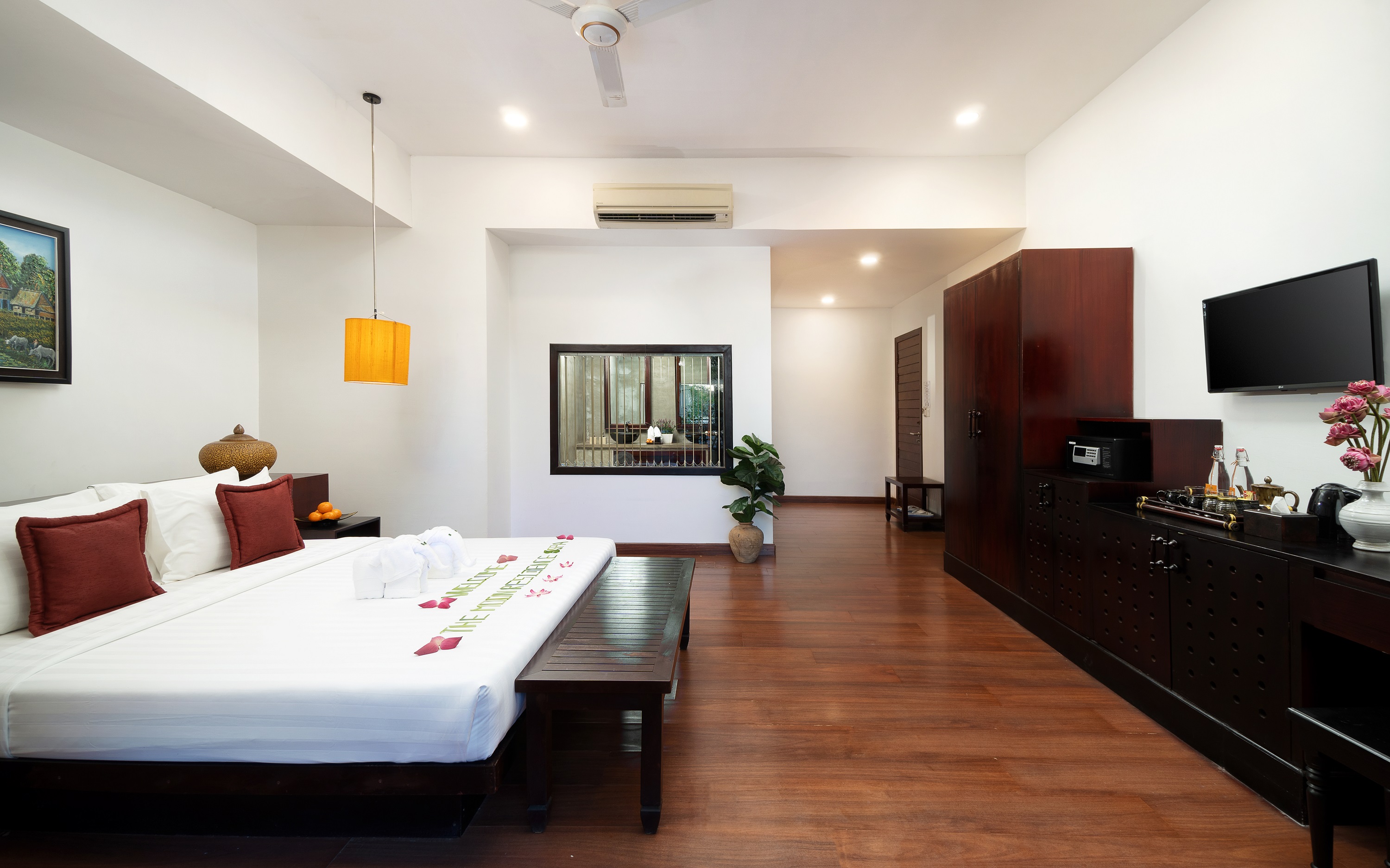 Room King Size Bed