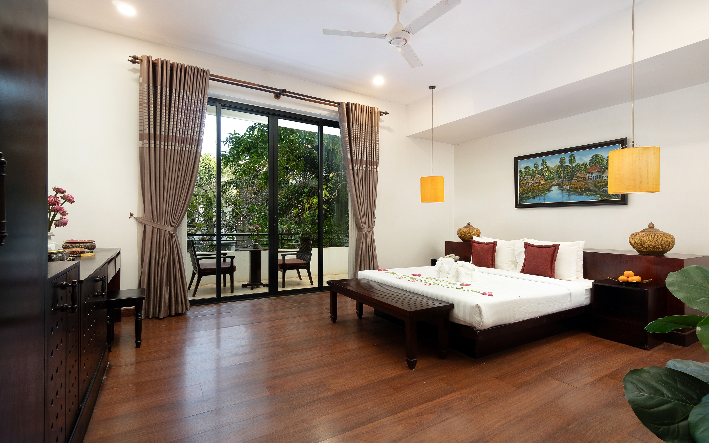 Room King Size Bed
