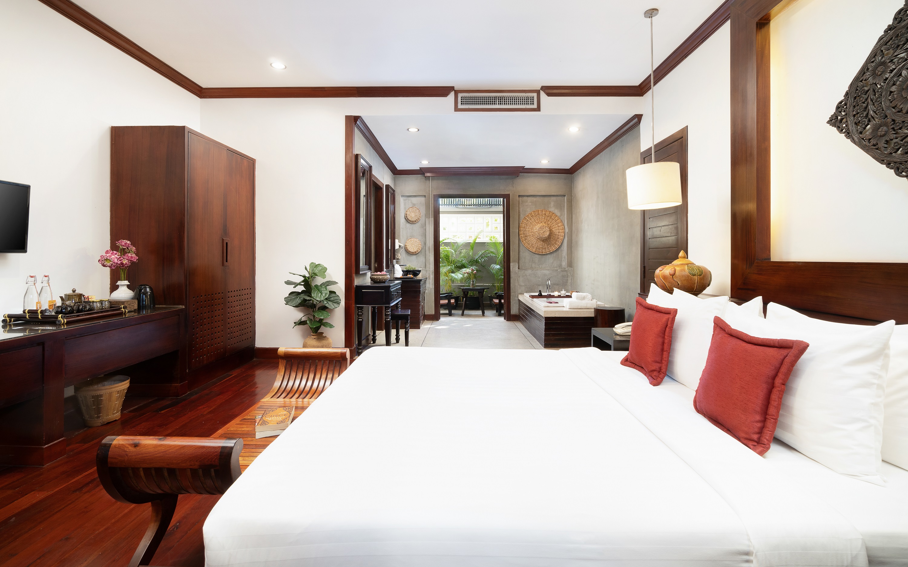 Room King Size Bed