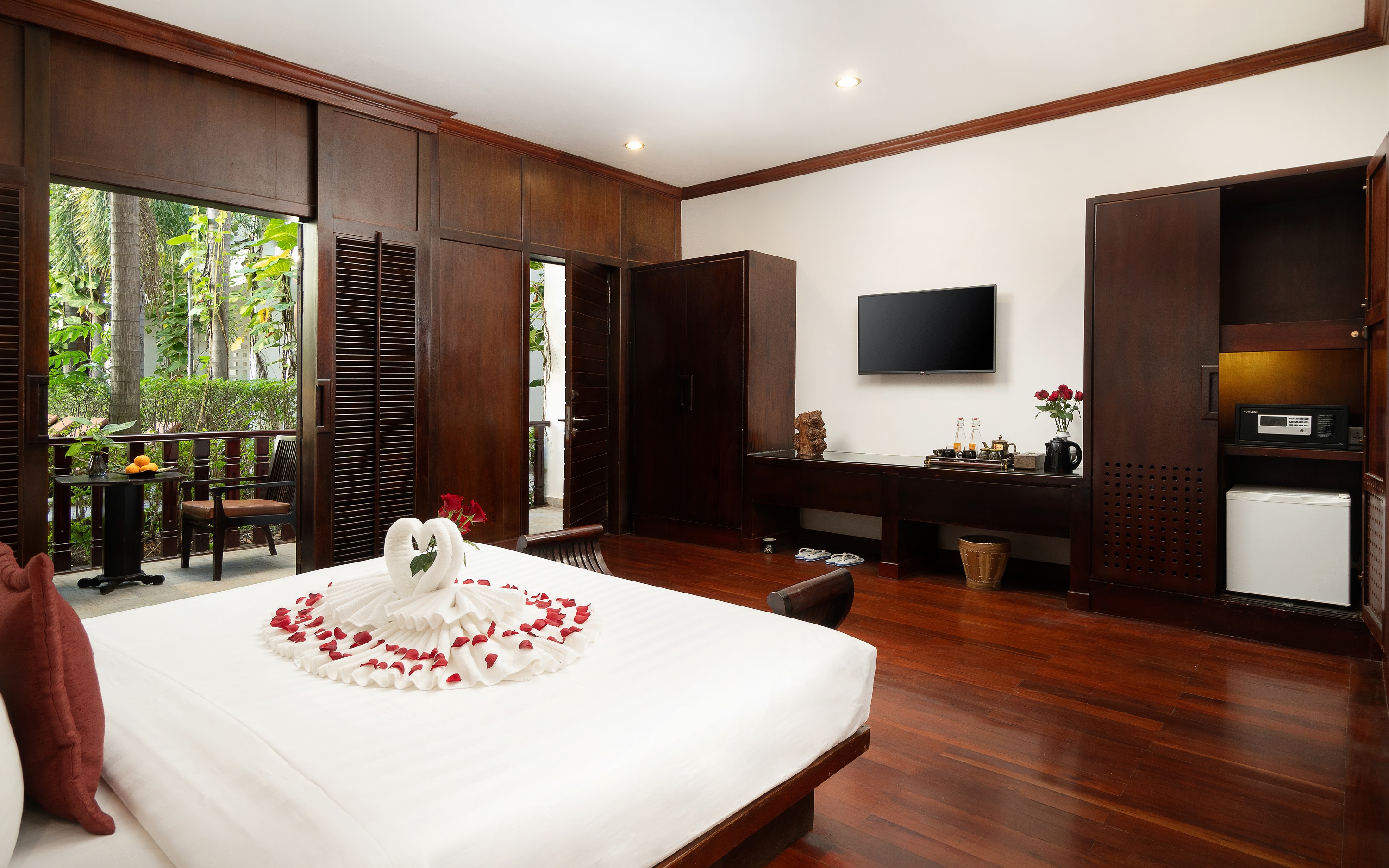 Suite King Size Bed
