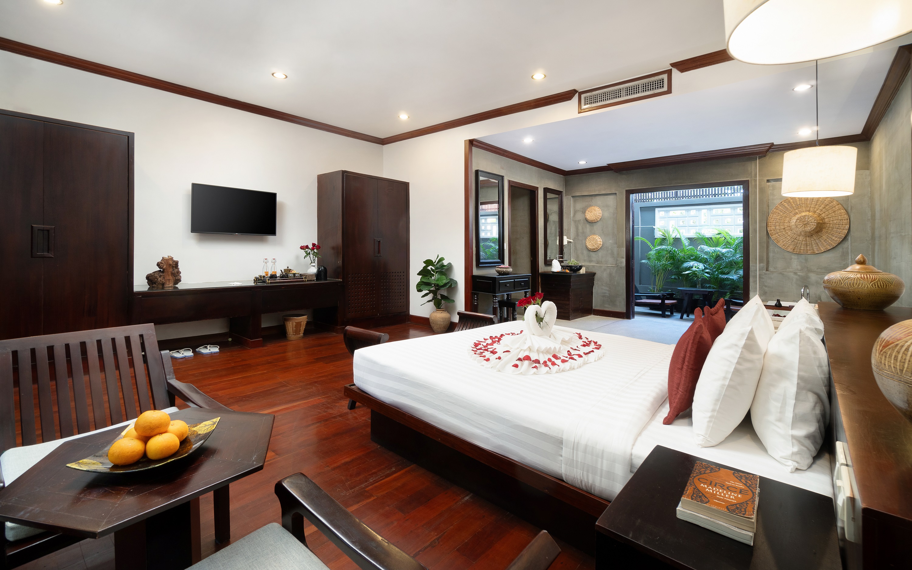 Suite King Size Bed