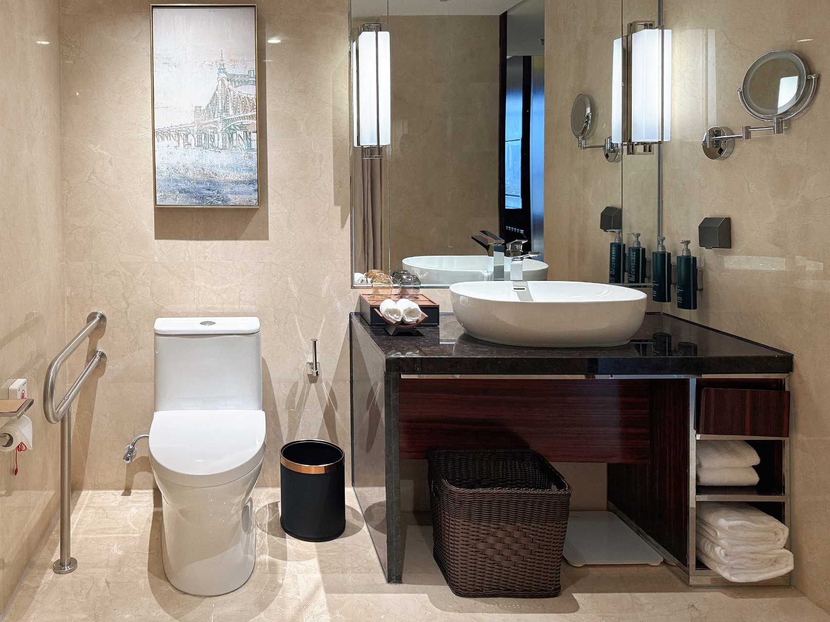 Double Accessible King Size Bed