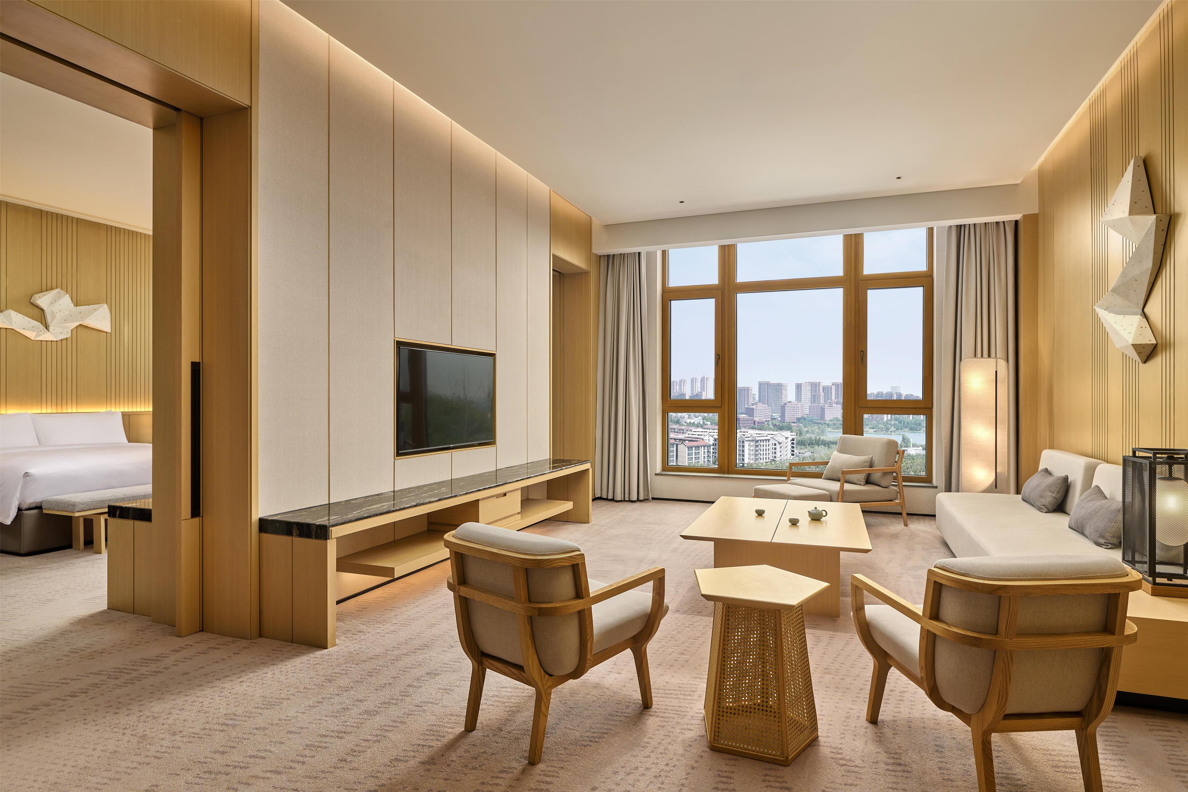 Suite Deluxe King Bed