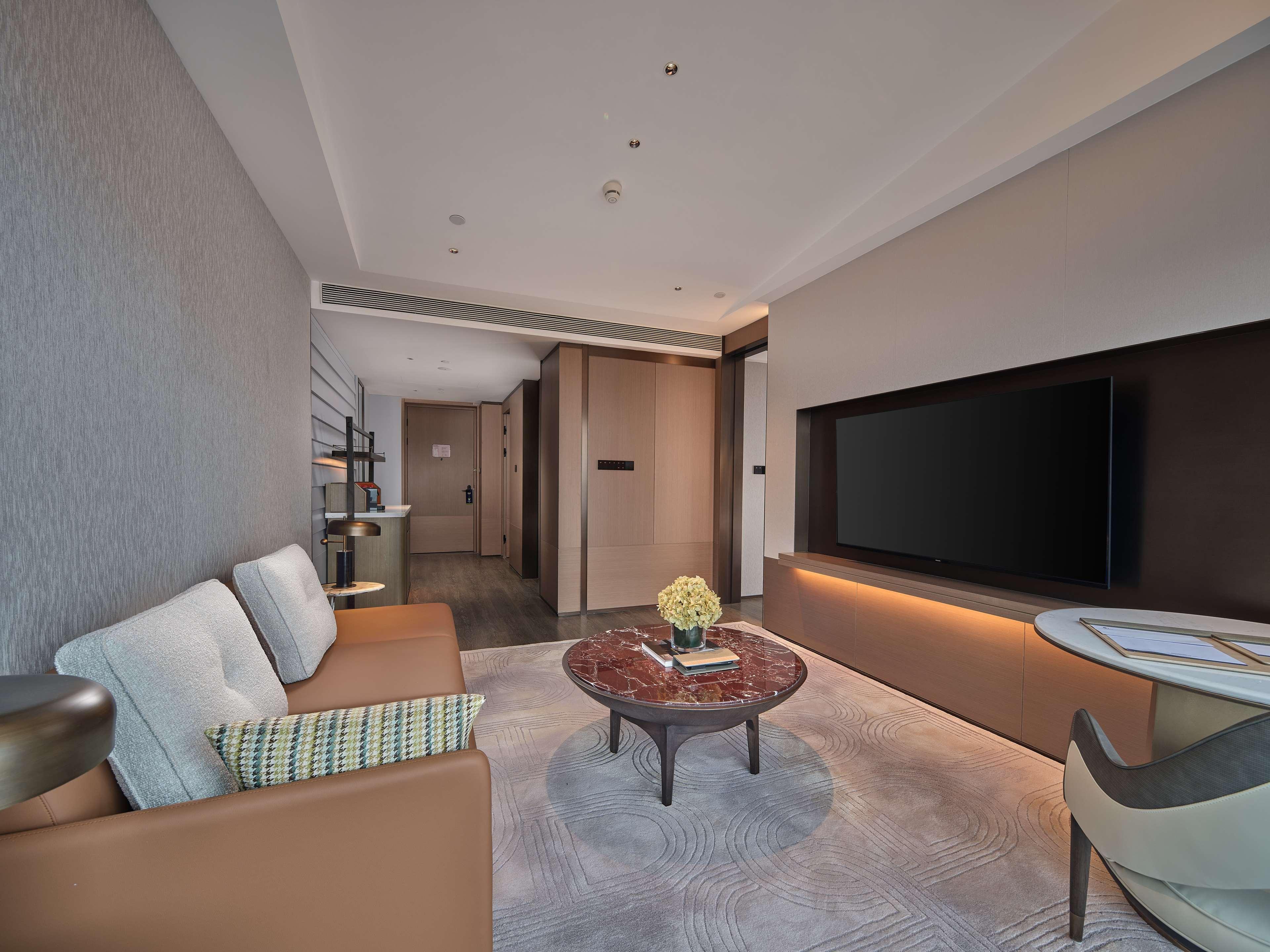 Suite Deluxe King Bed