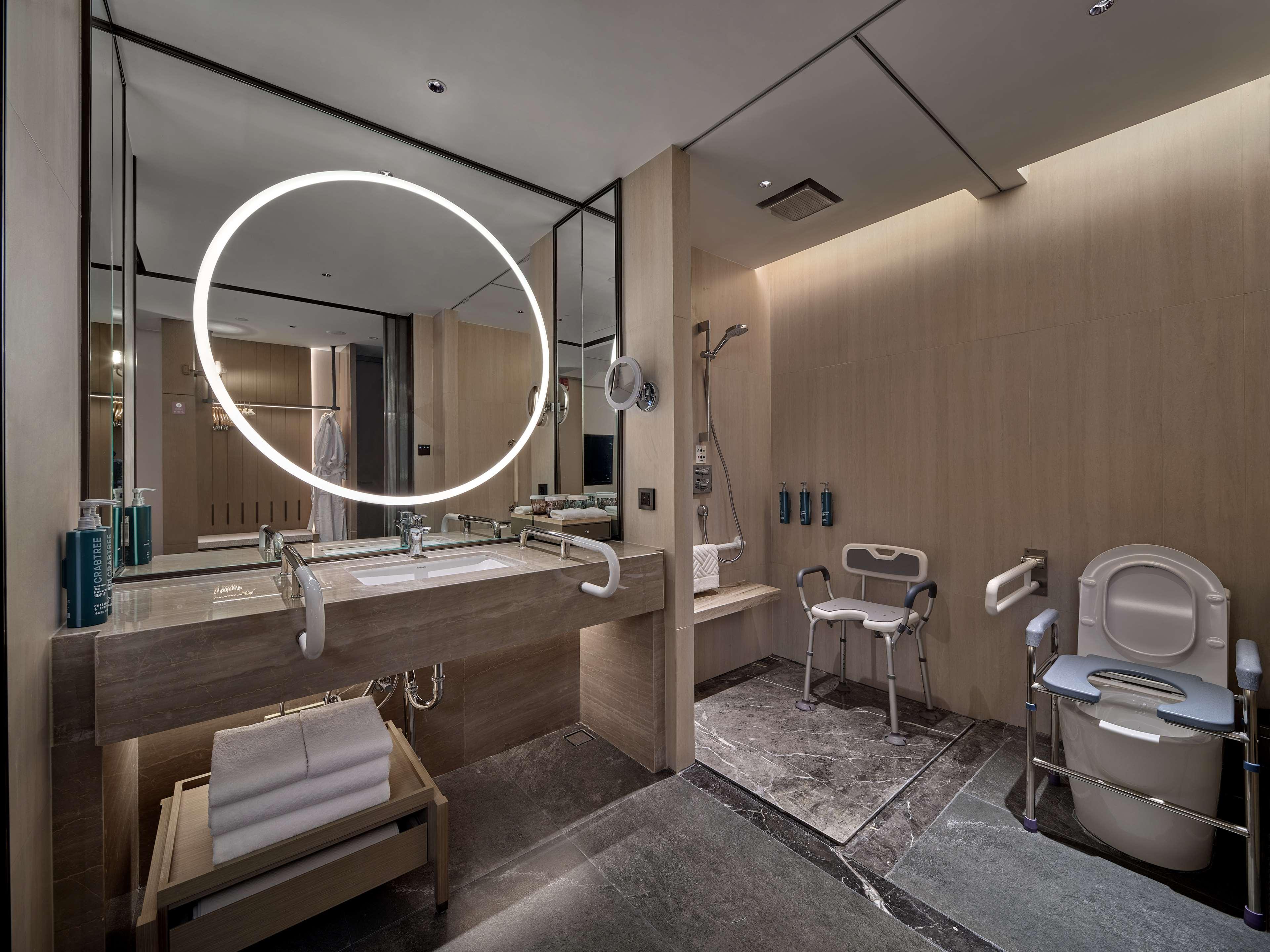 Double Accessible King Size Bed