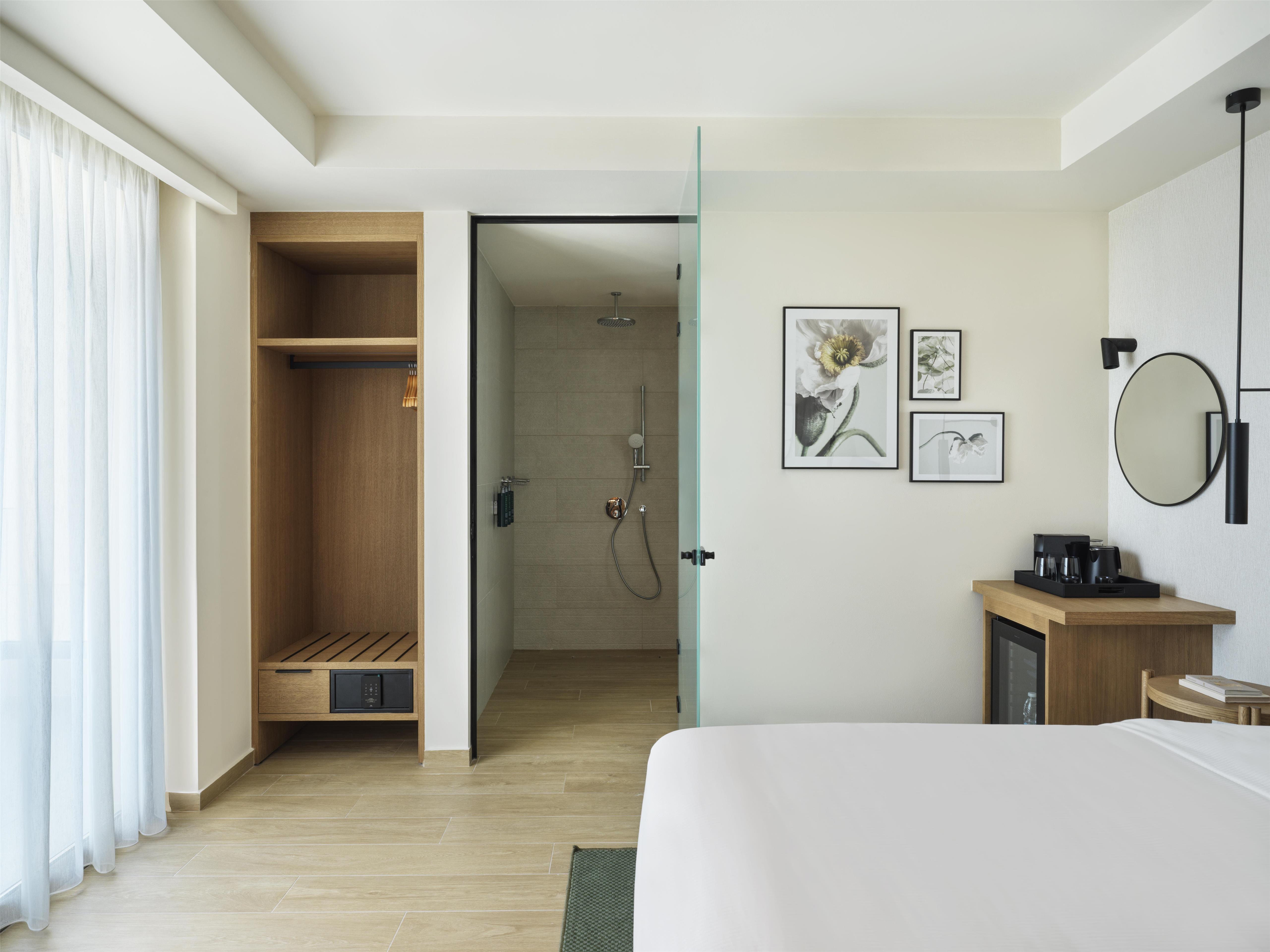 Double Accessible King Size Bed