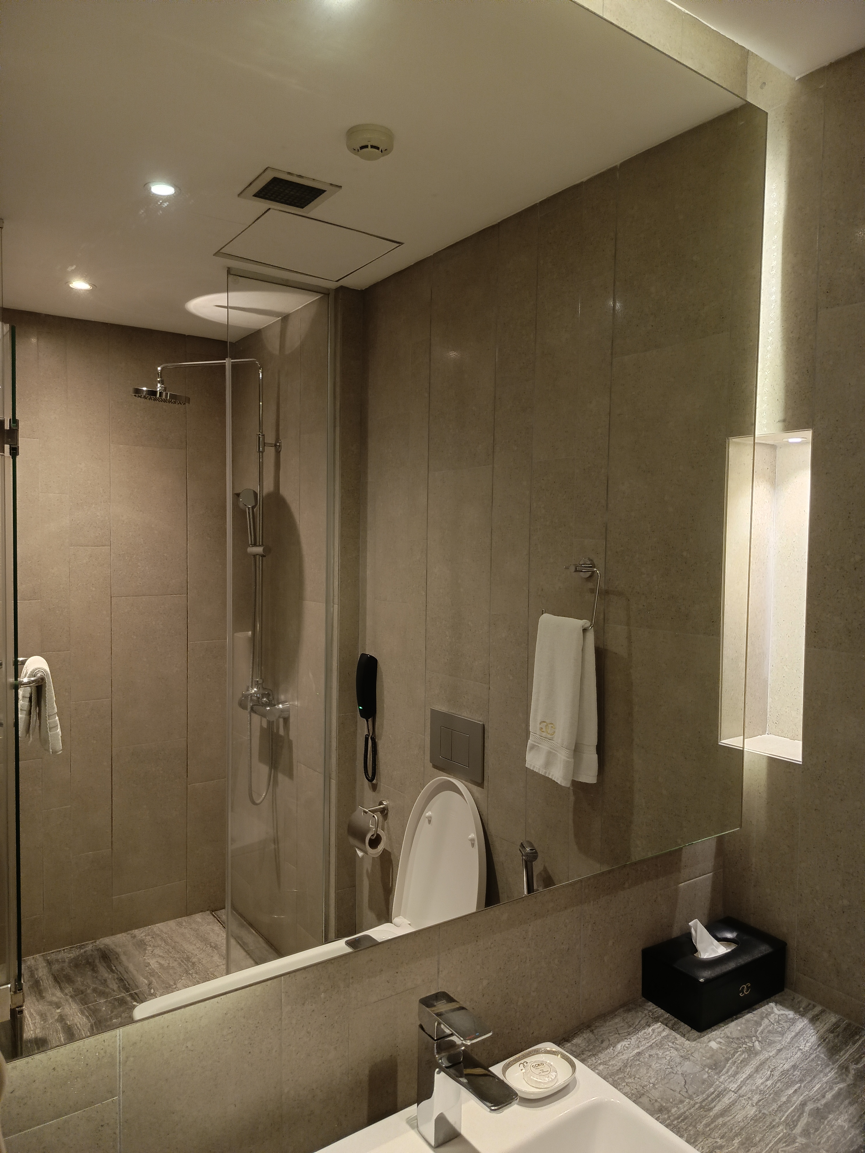 Double Deluxe Queen Bed