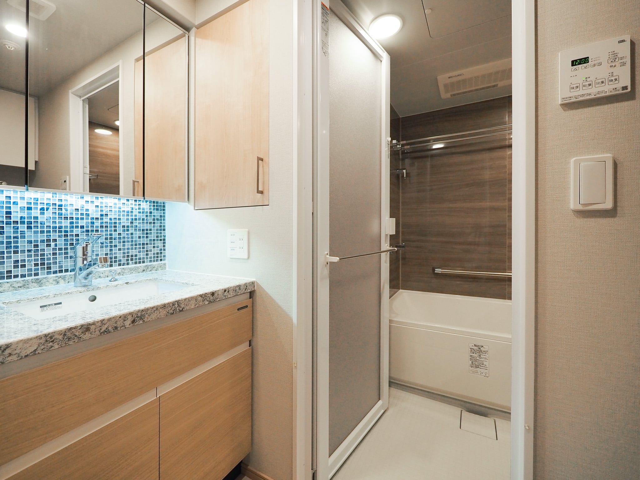 Twin with Kitchenette