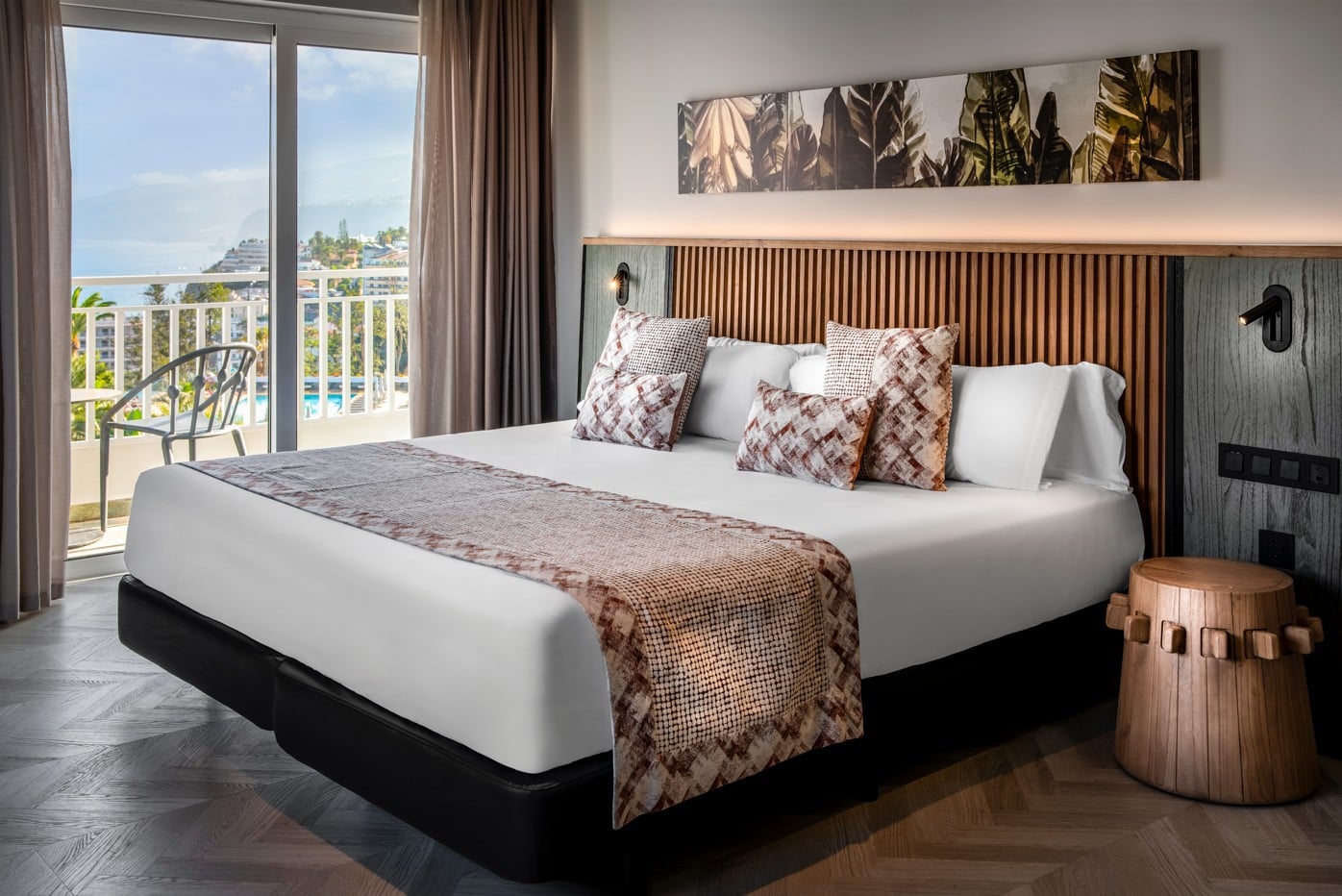 Junior Suite Ocean Front King Bed