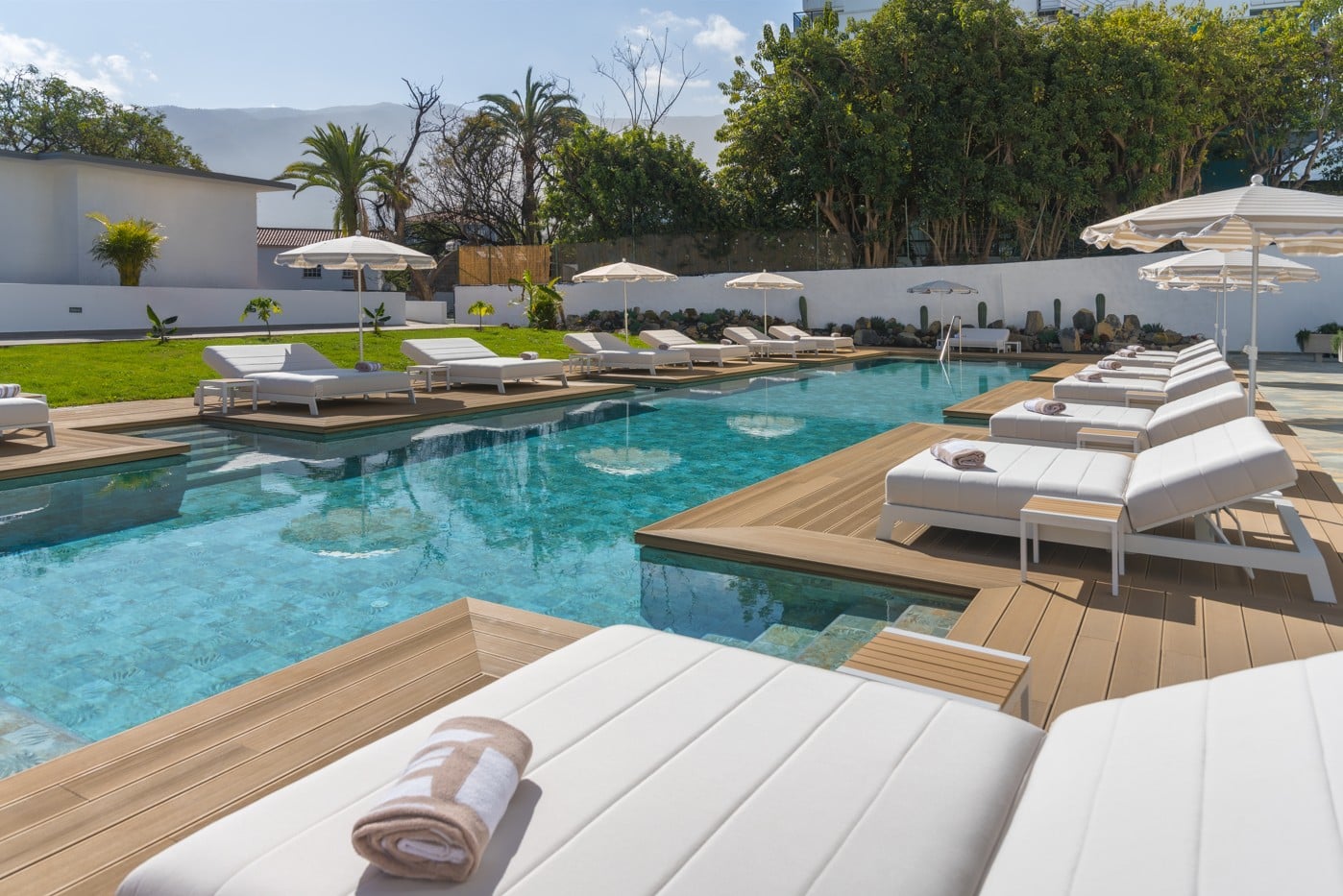 Suite Club with Views