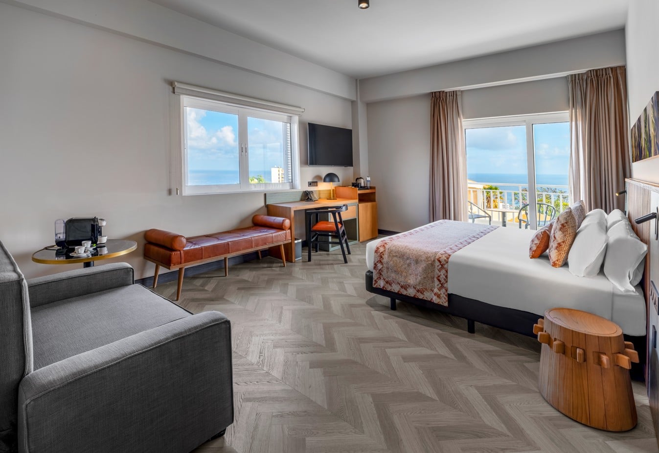 Junior Suite Ocean Front King Bed