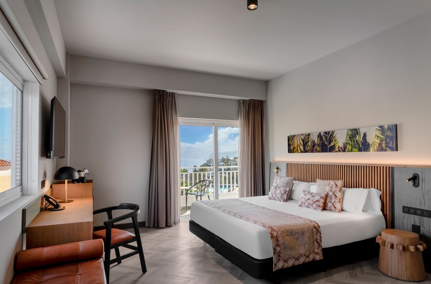 Junior Suite Ocean Front King Bed