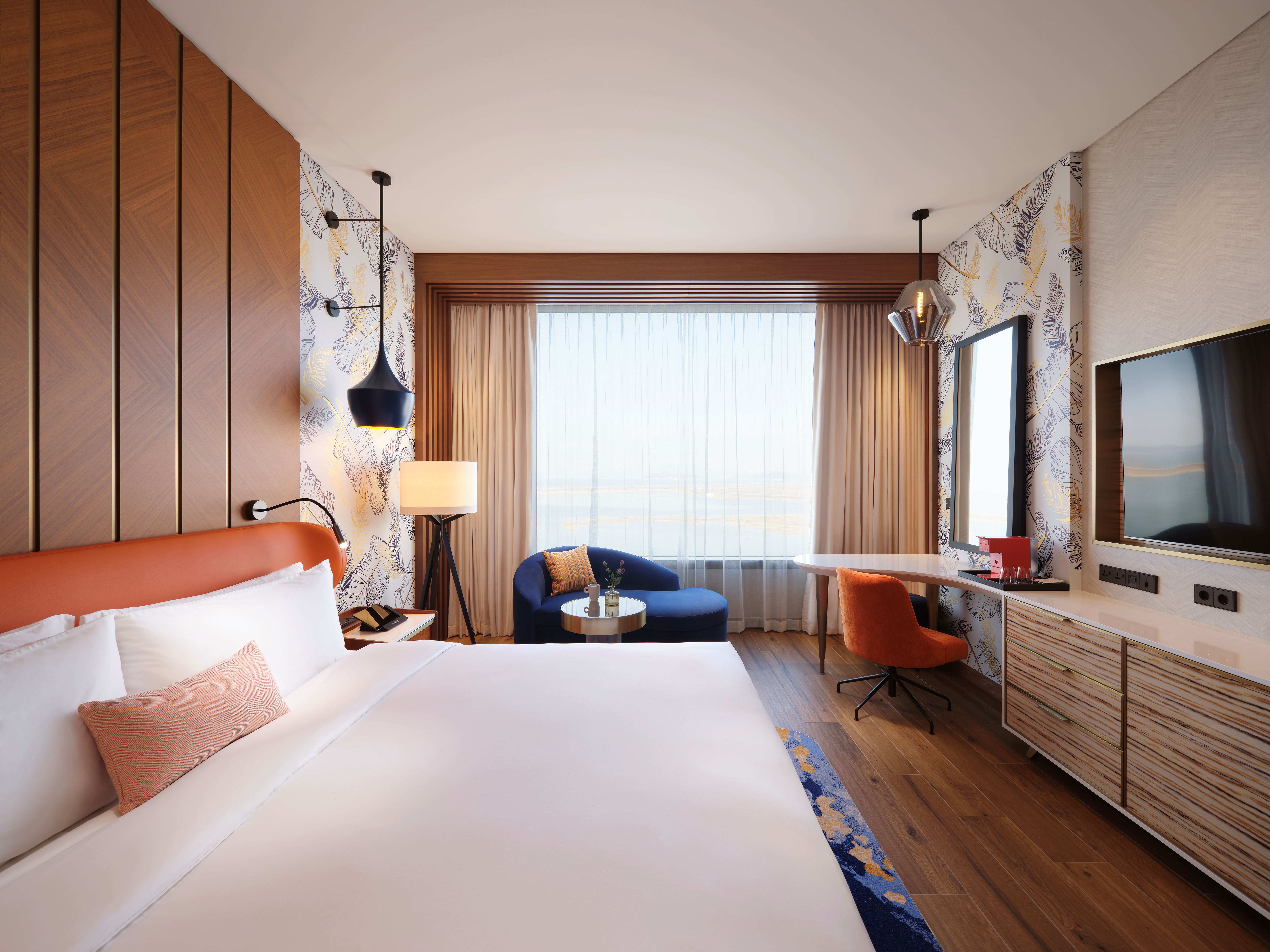 Double Business King Bed