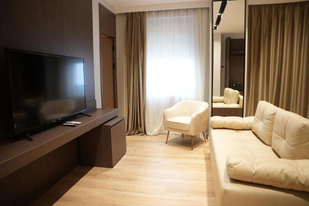 Junior Suite Deluxe Queen Bed