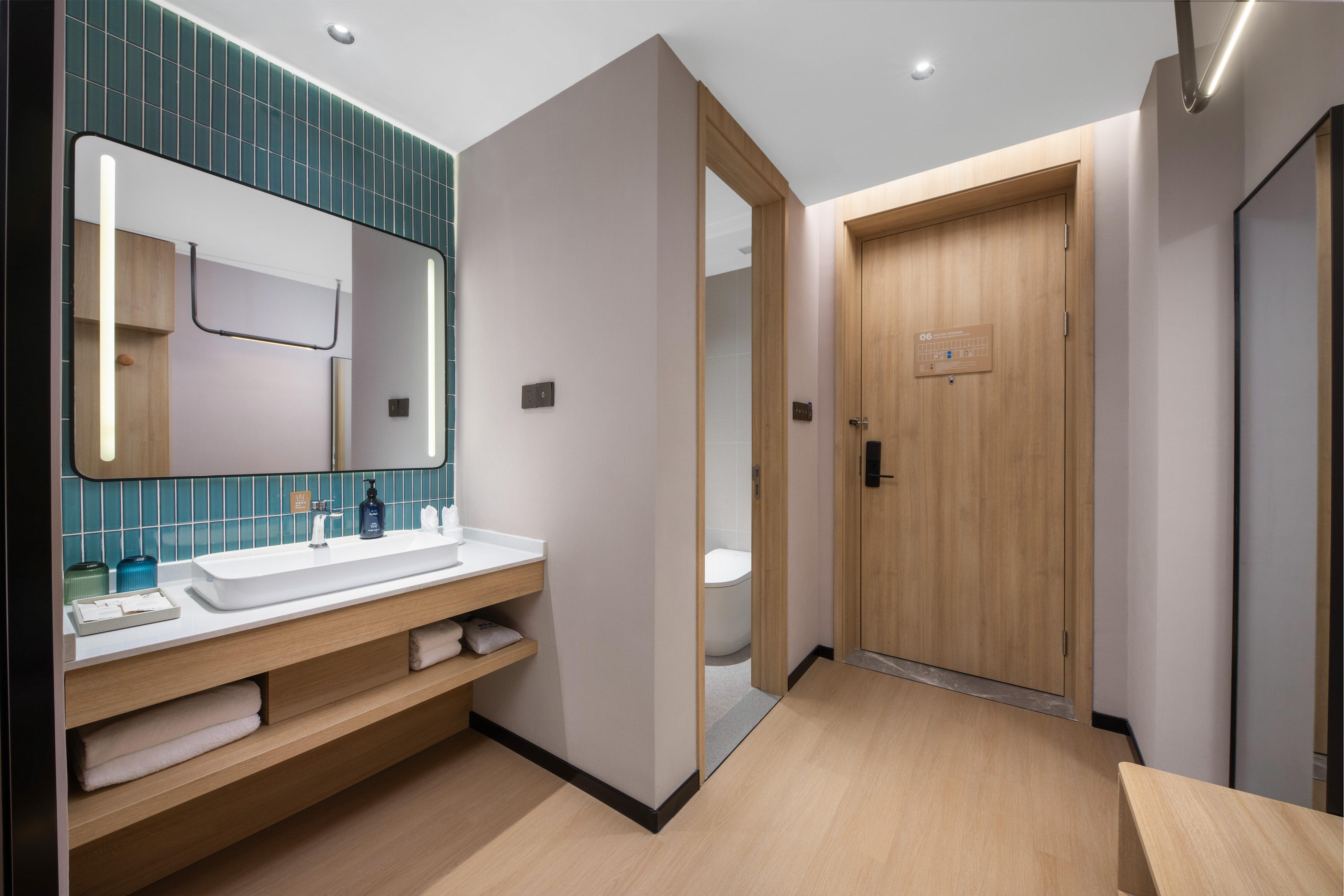 Double Accessible King Size Bed