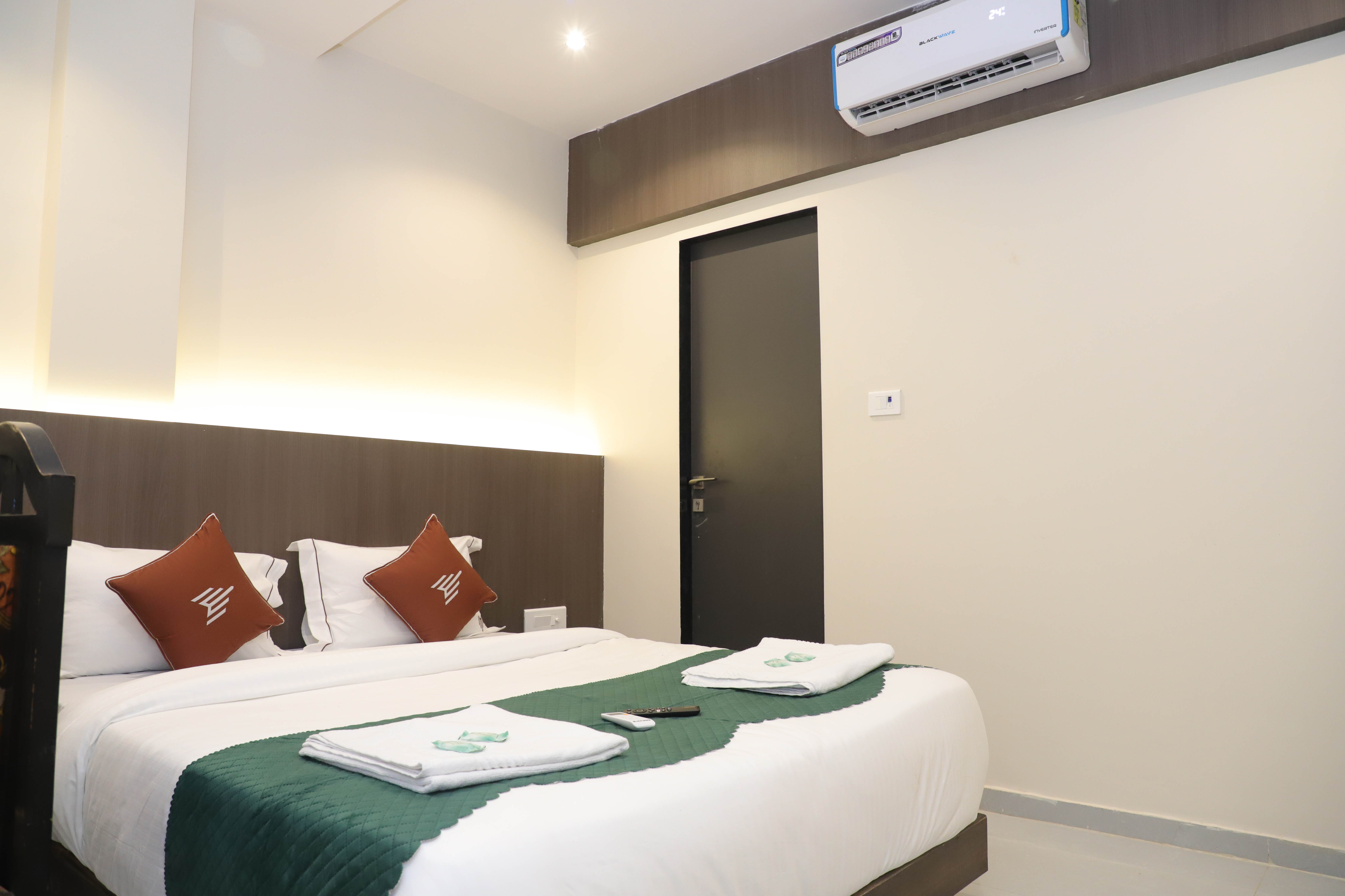 Double Deluxe King Bed