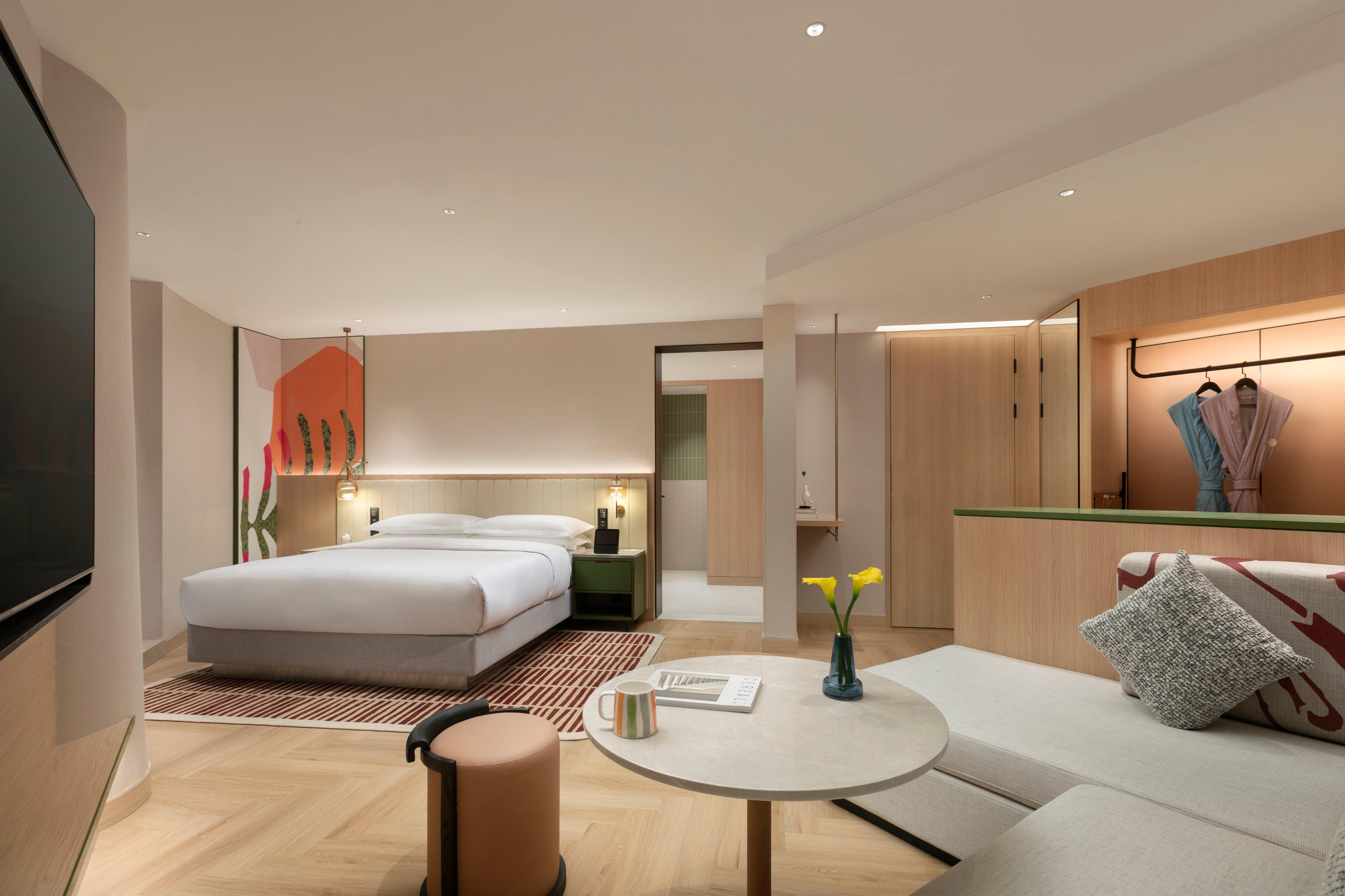 Suite City View King Bed