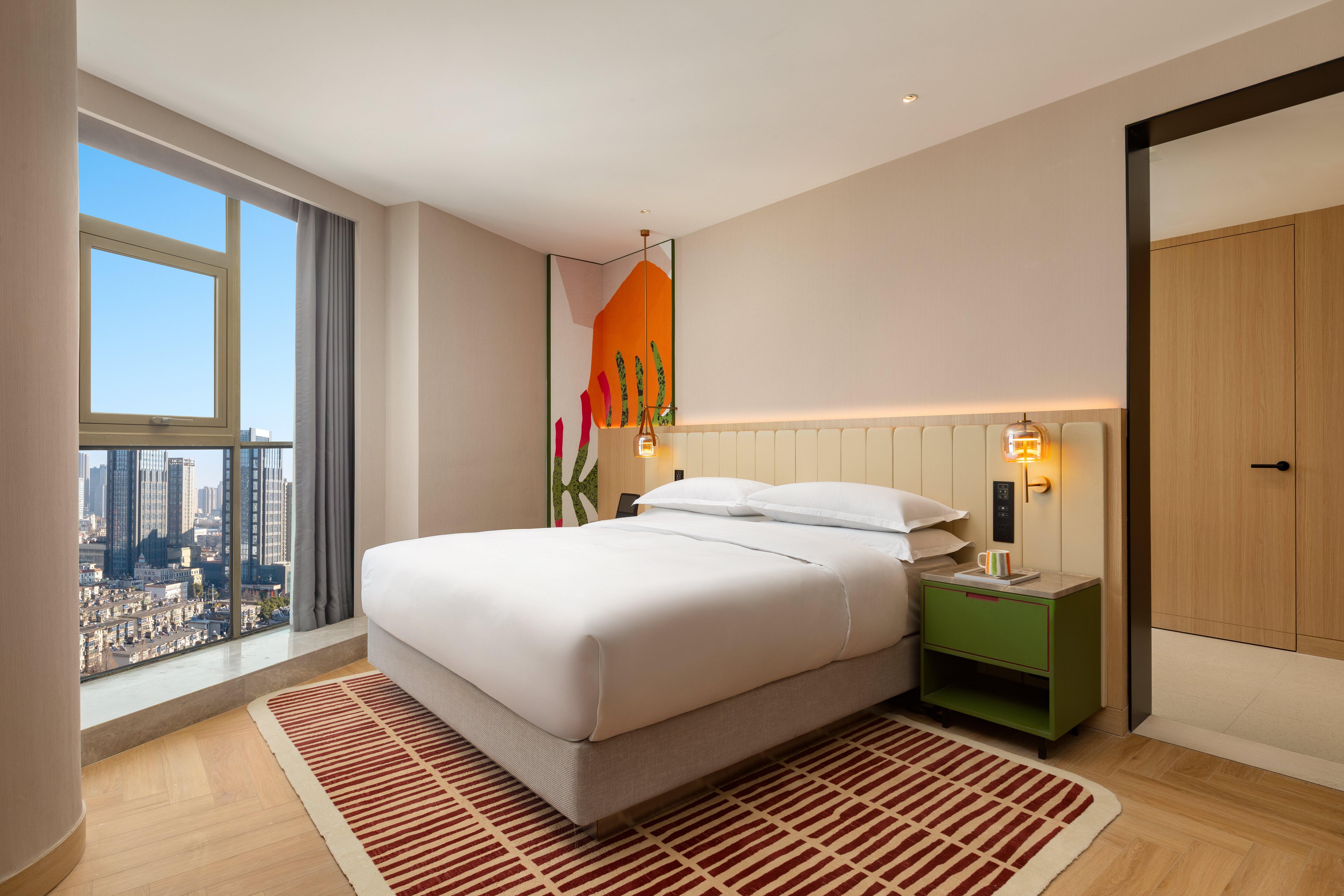Suite City View King Bed