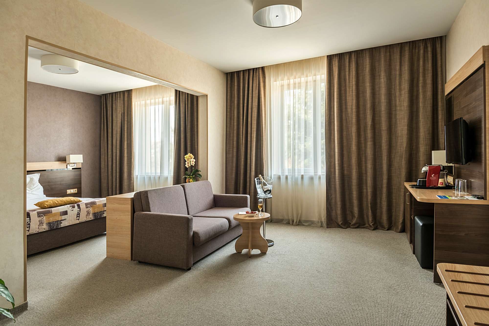 Double Single Executive