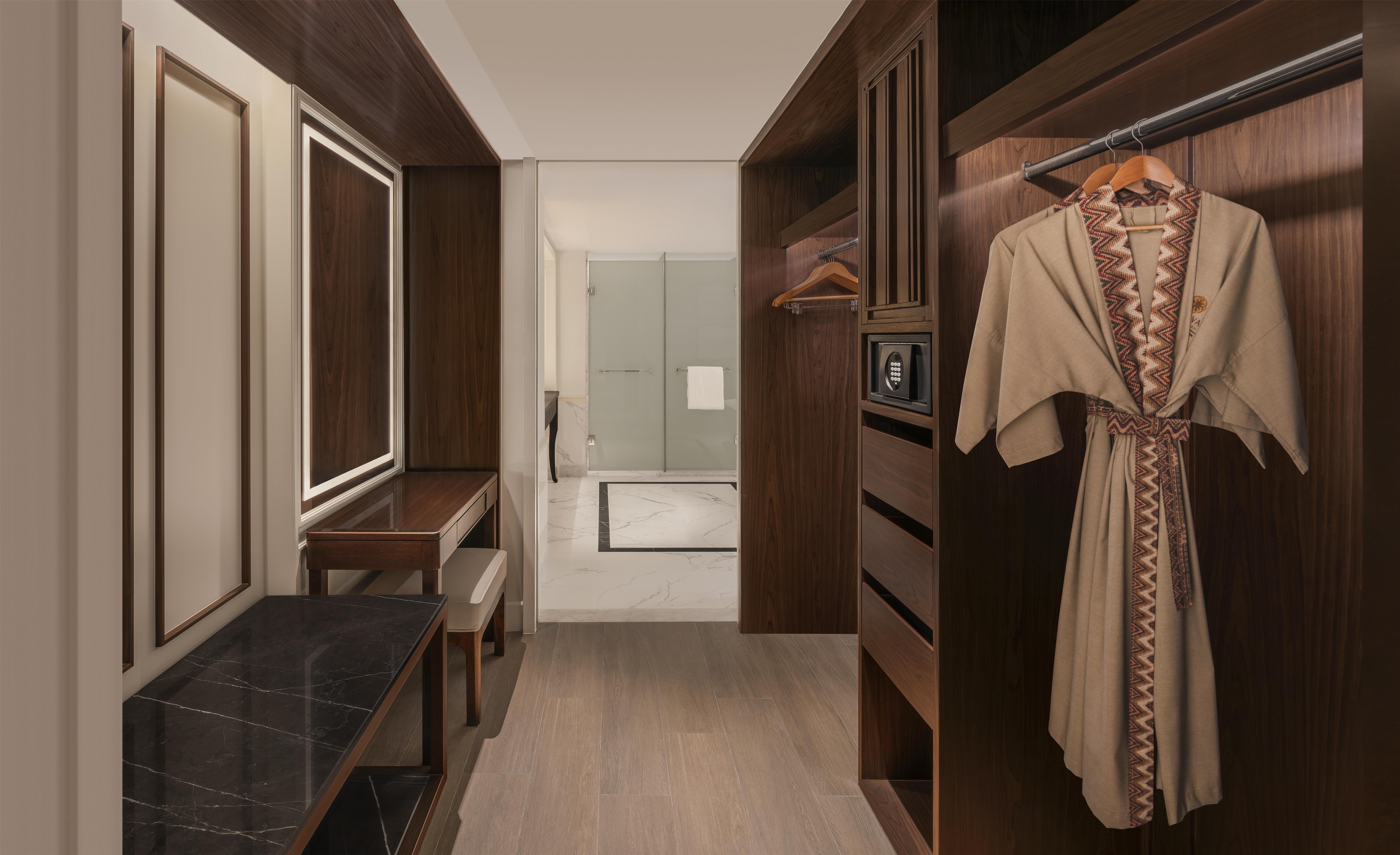 Suite Deluxe King Bed