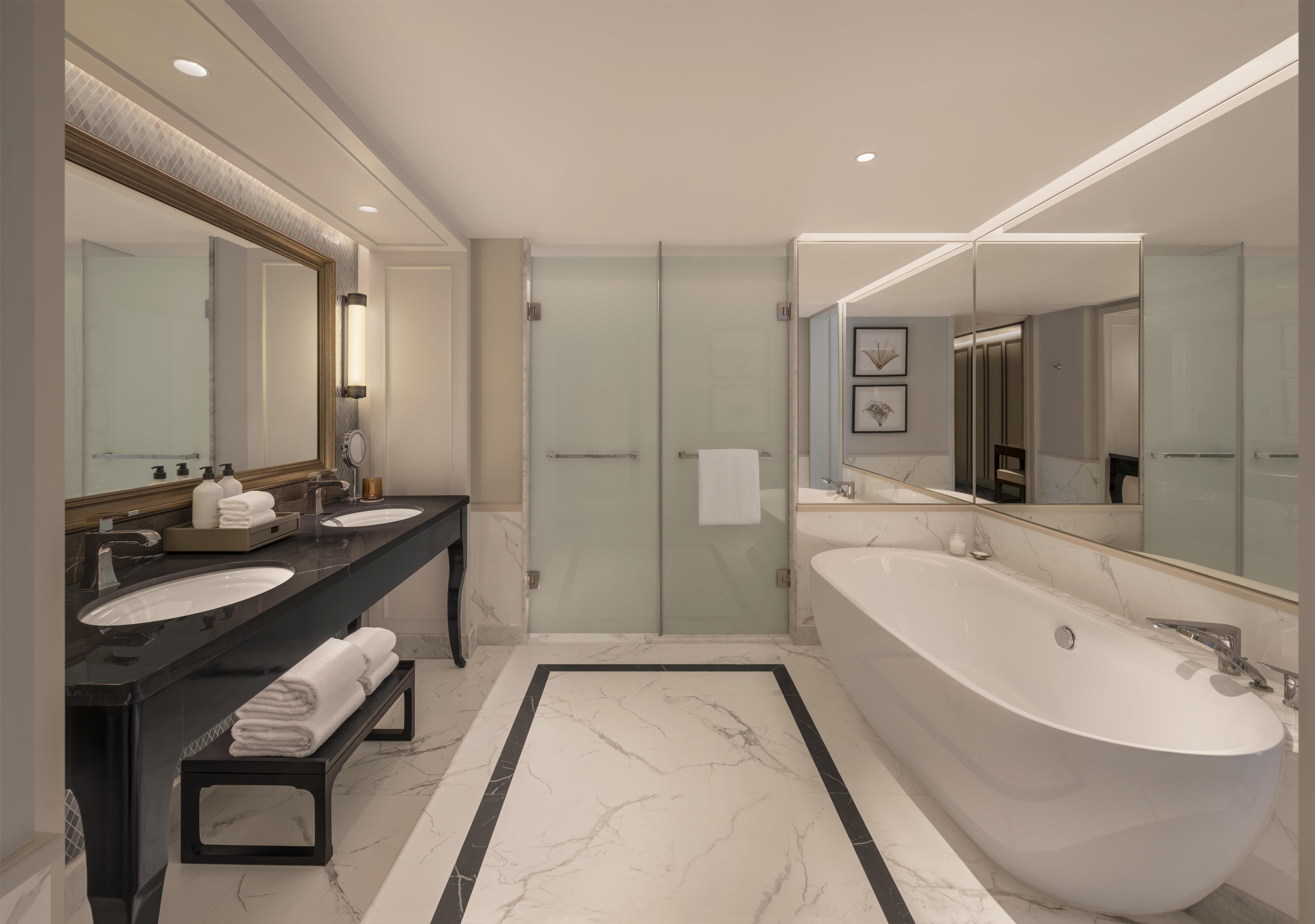 Suite Deluxe King Bed