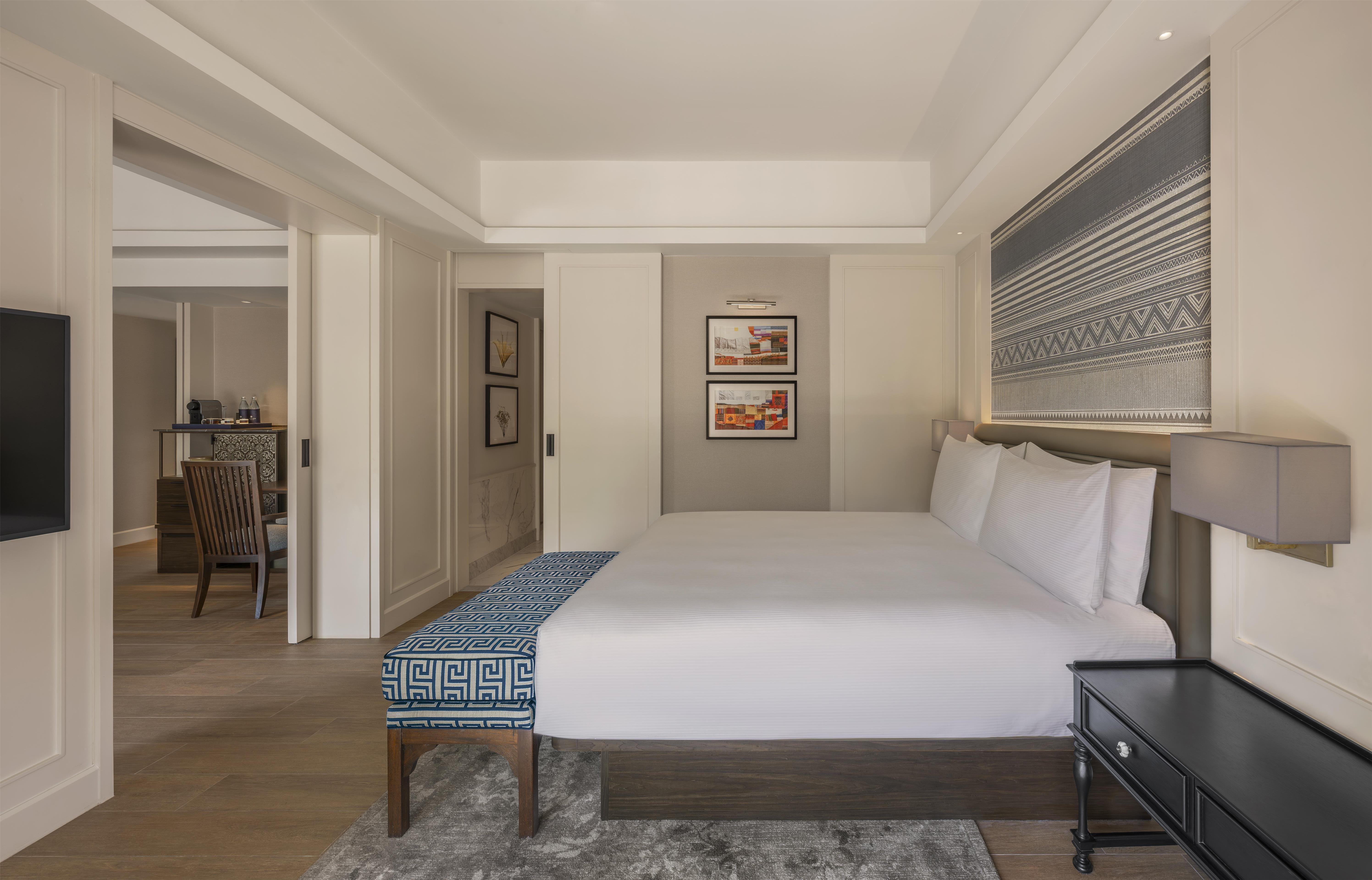 Suite Deluxe King Bed