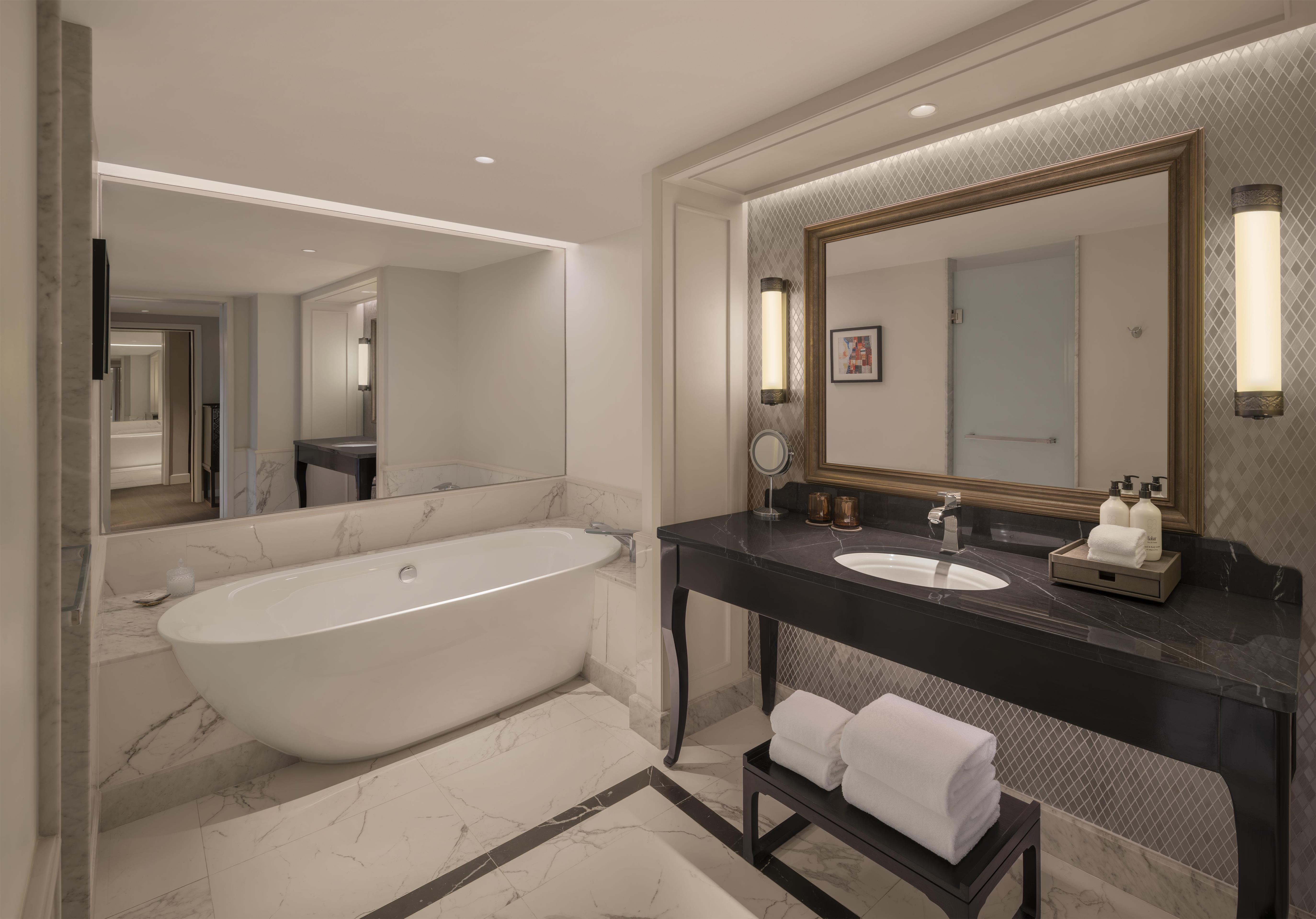 Double Deluxe King Bed