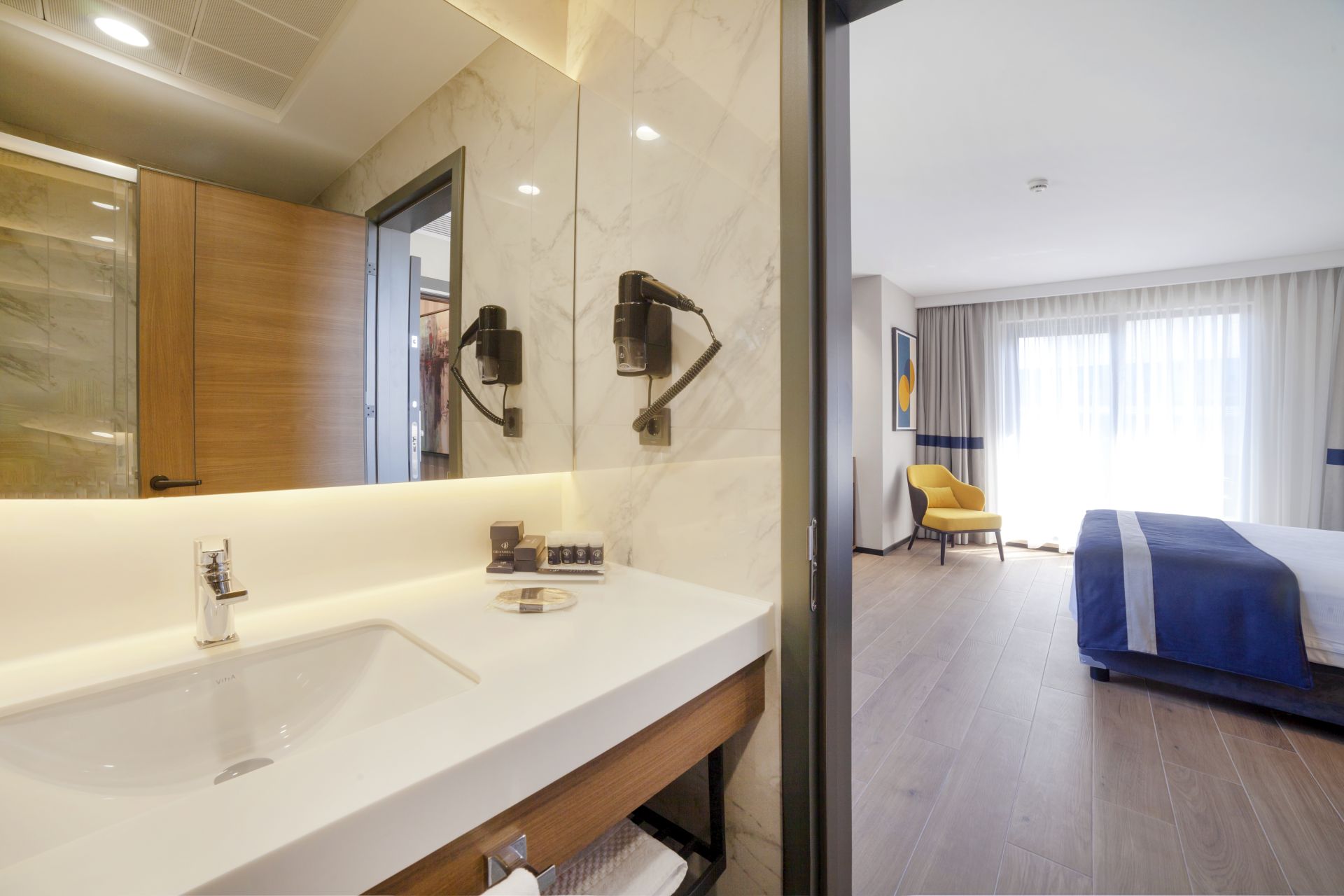 Double or Twin Deluxe with Terrace