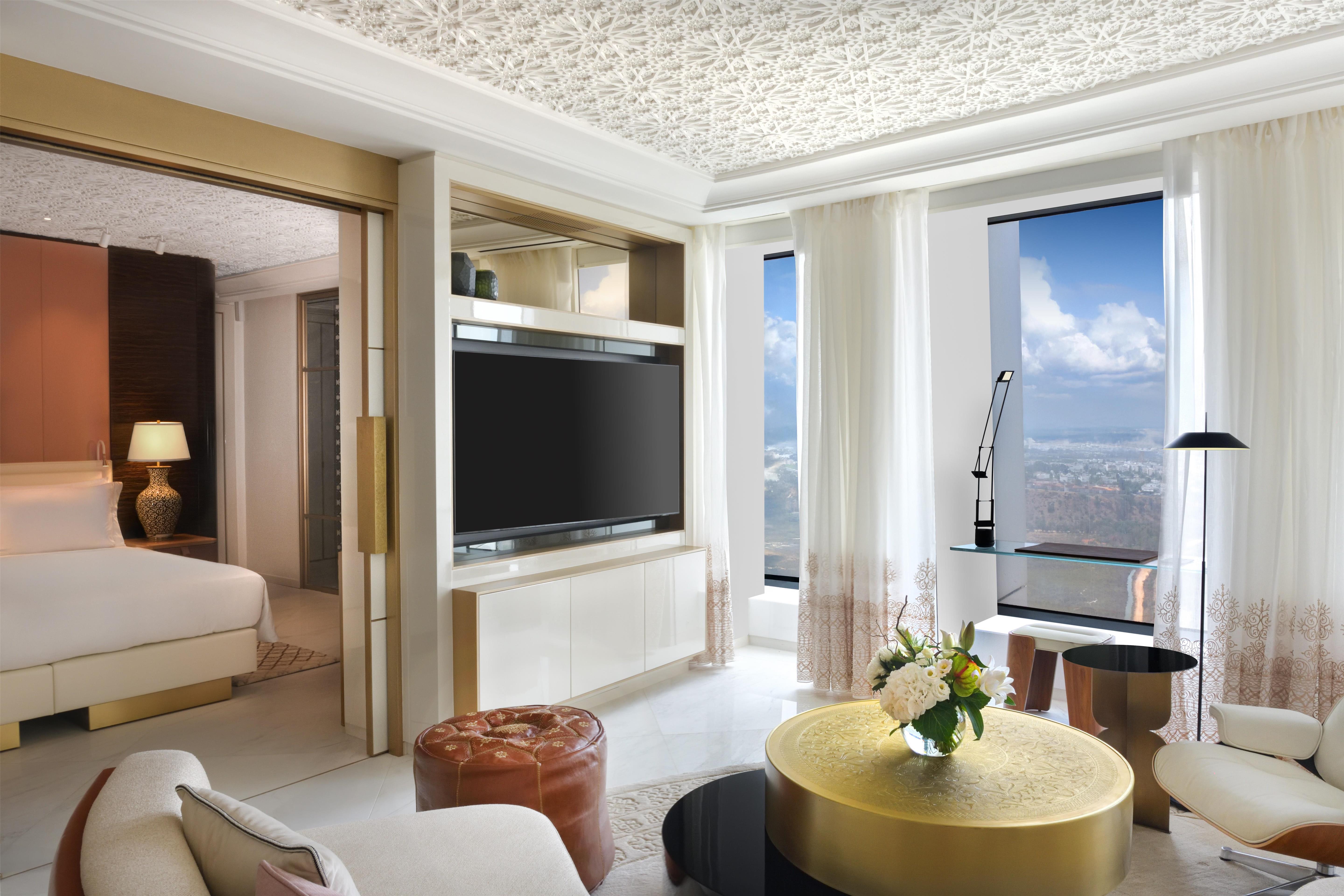 Suite Deluxe with Views
