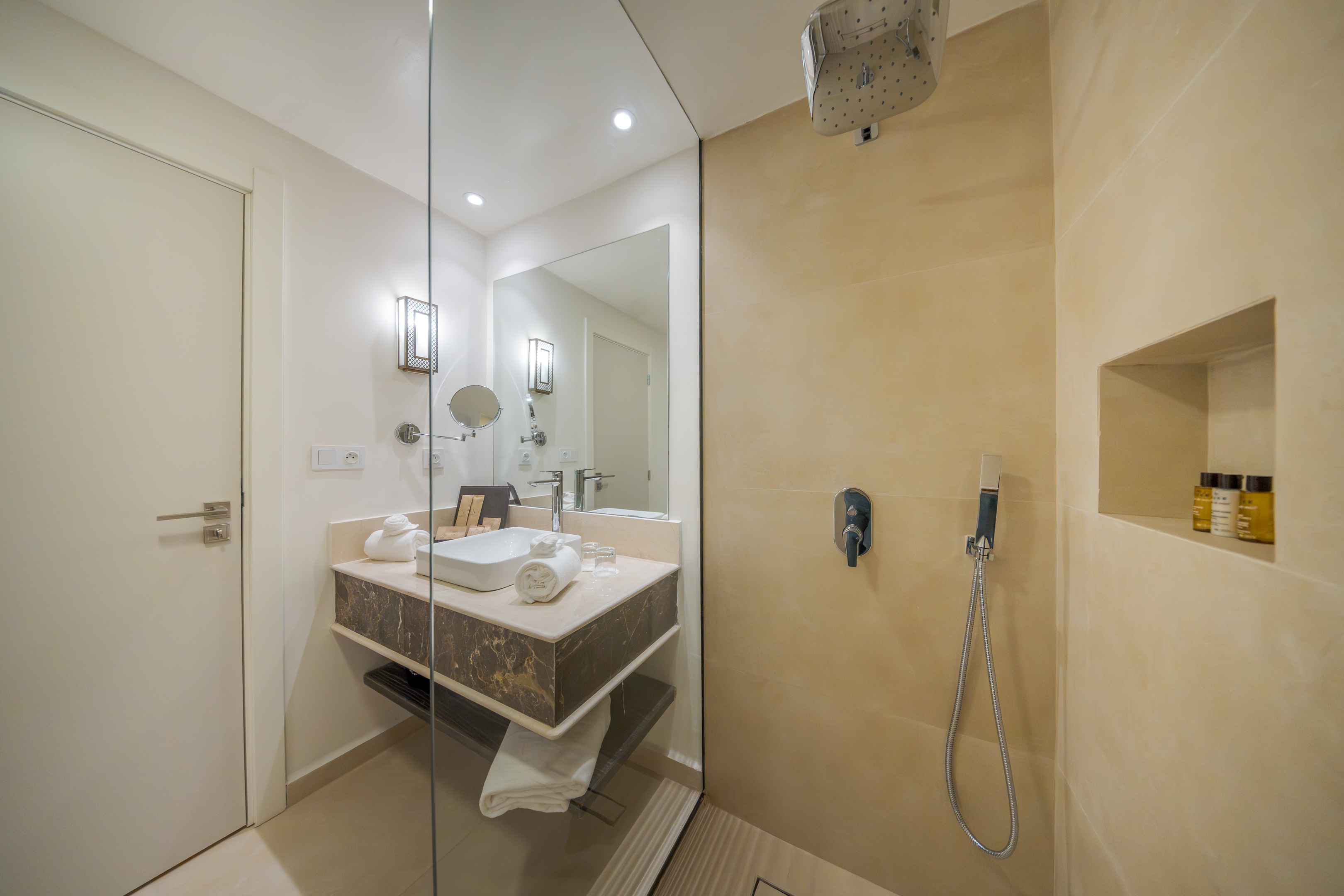 Double Deluxe King Bed