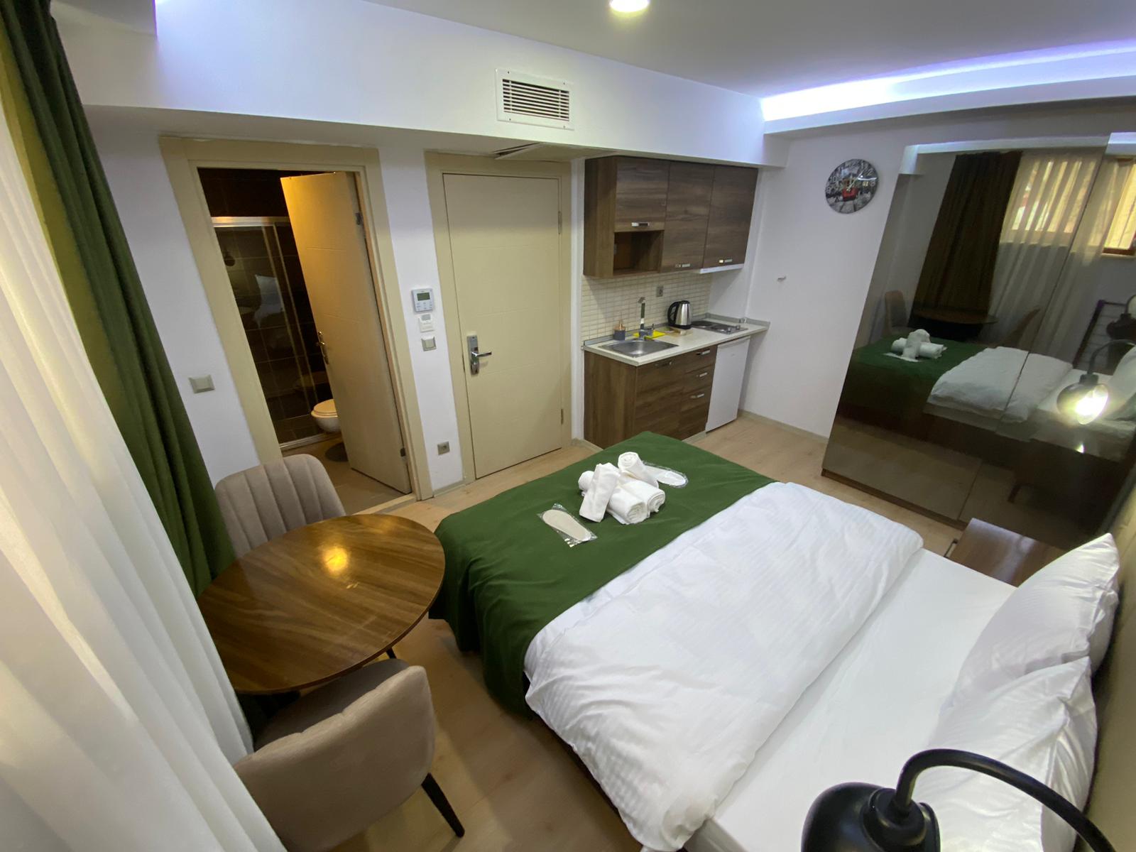Double Deluxe One Bed