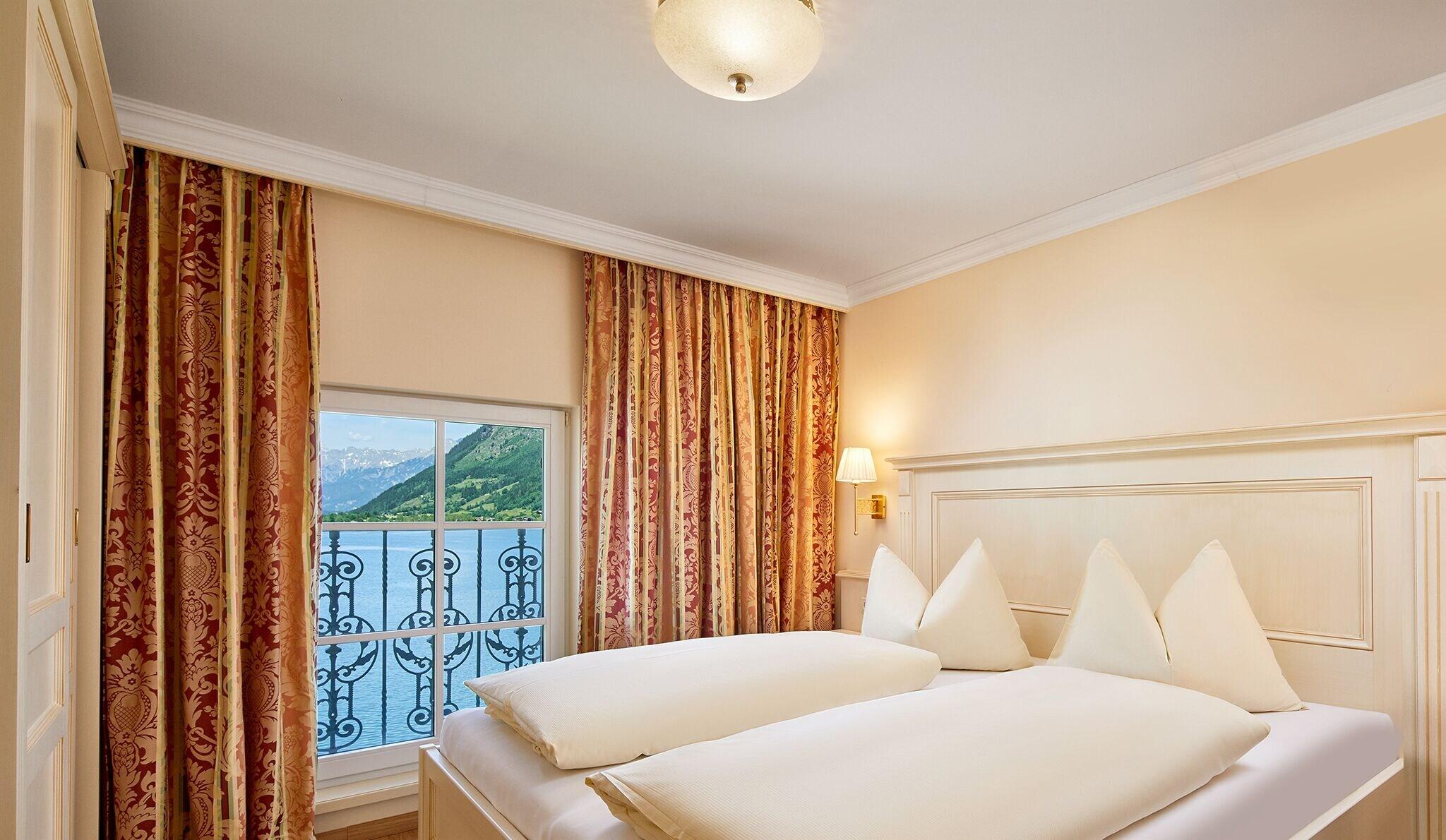 Family Room Lake View