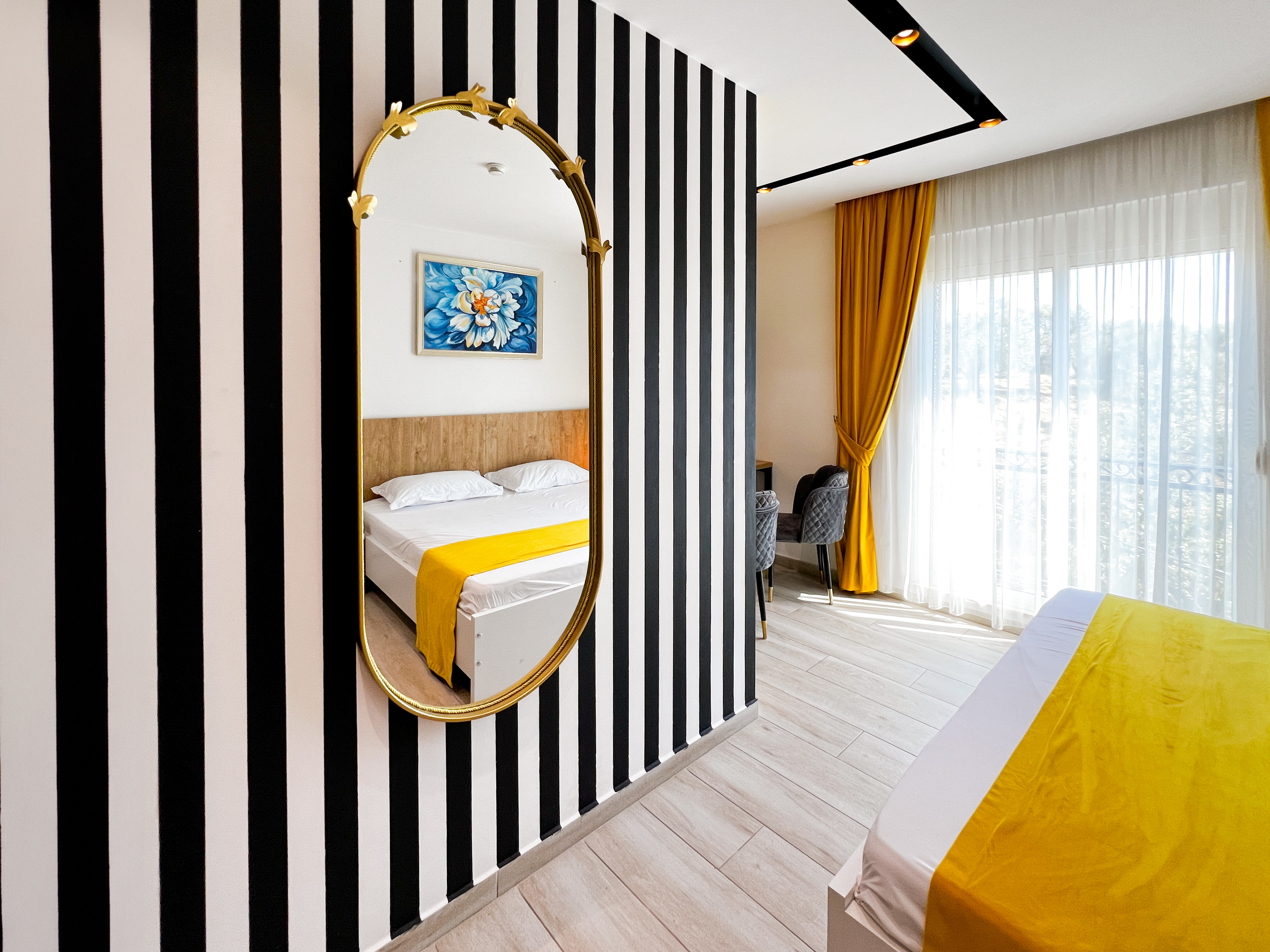 Double King Bed One Bedroom 