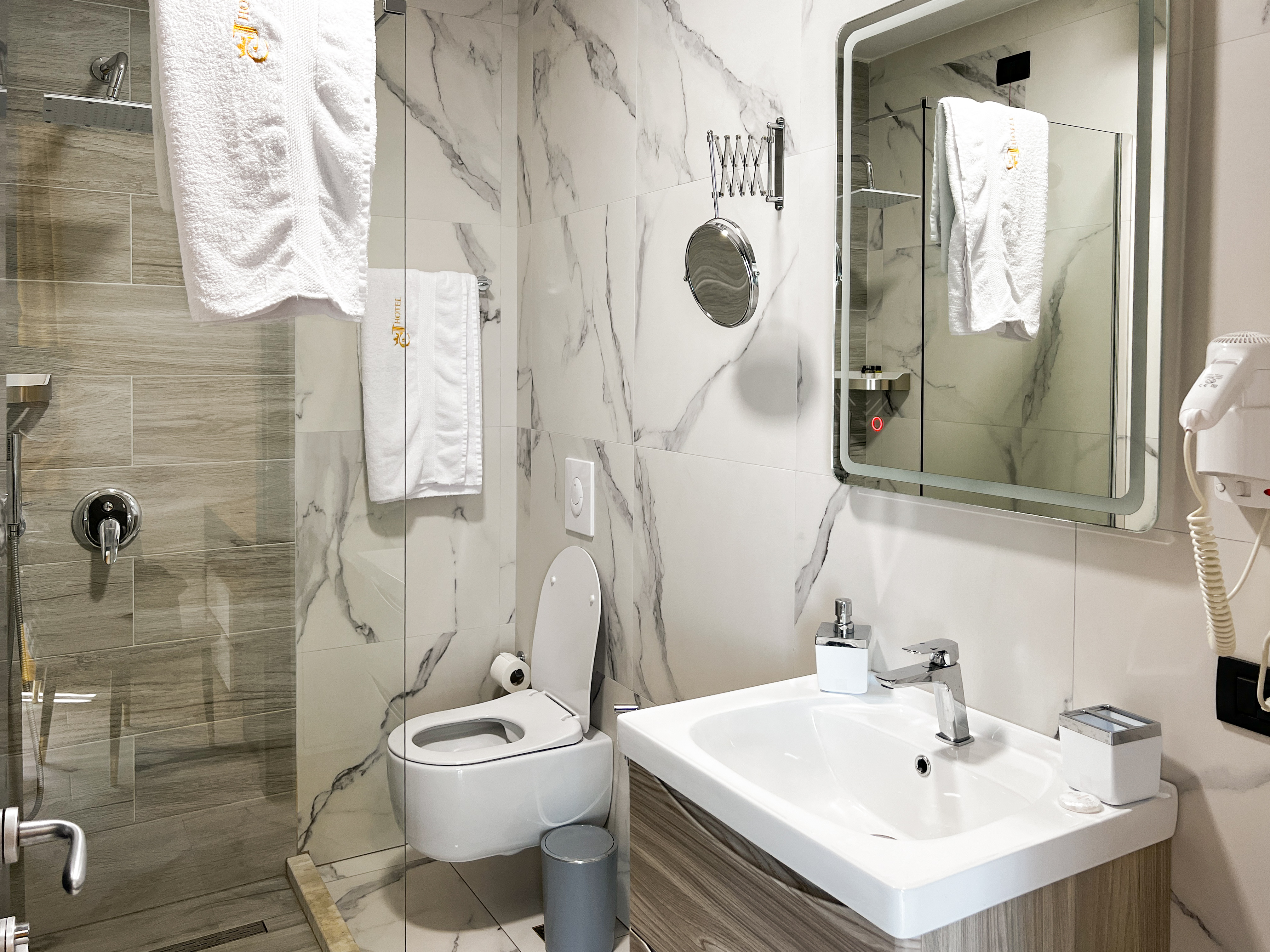 Double King Bed One Bedroom 