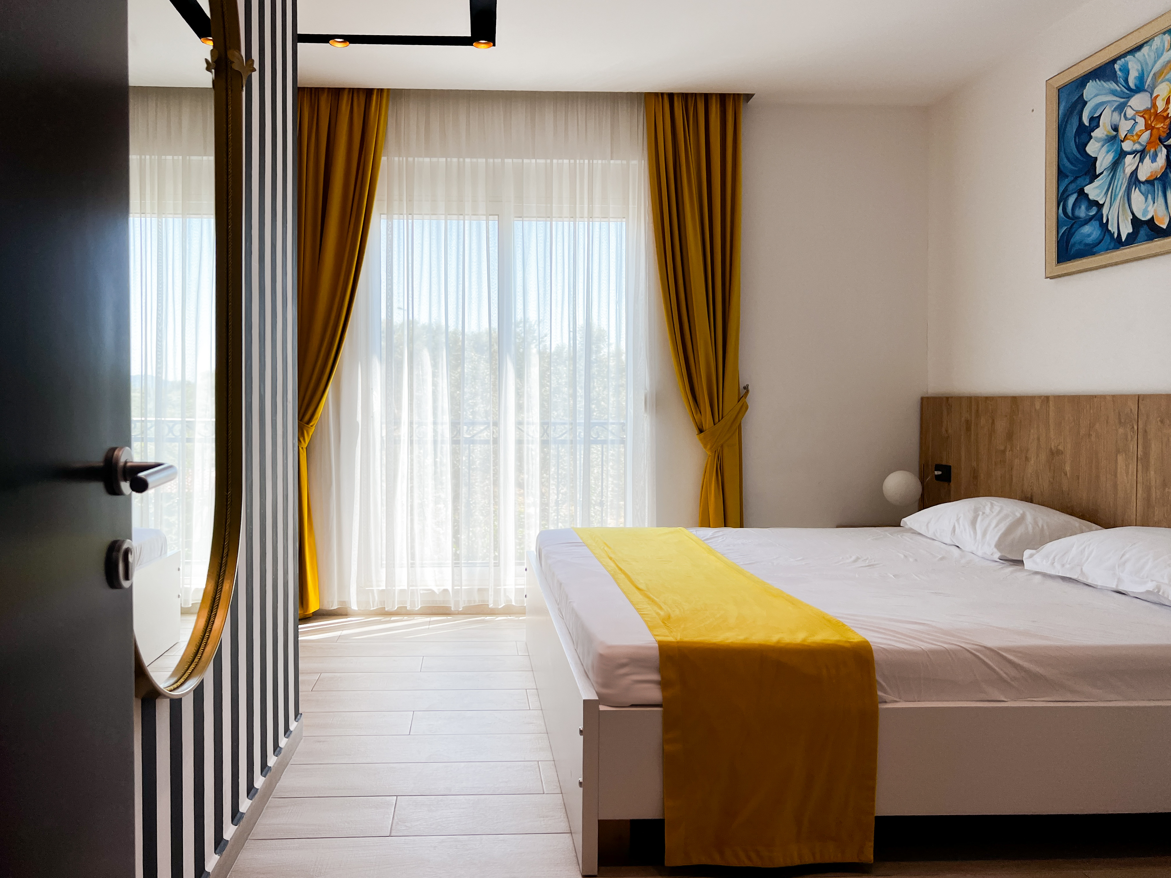 Double King Bed One Bedroom 