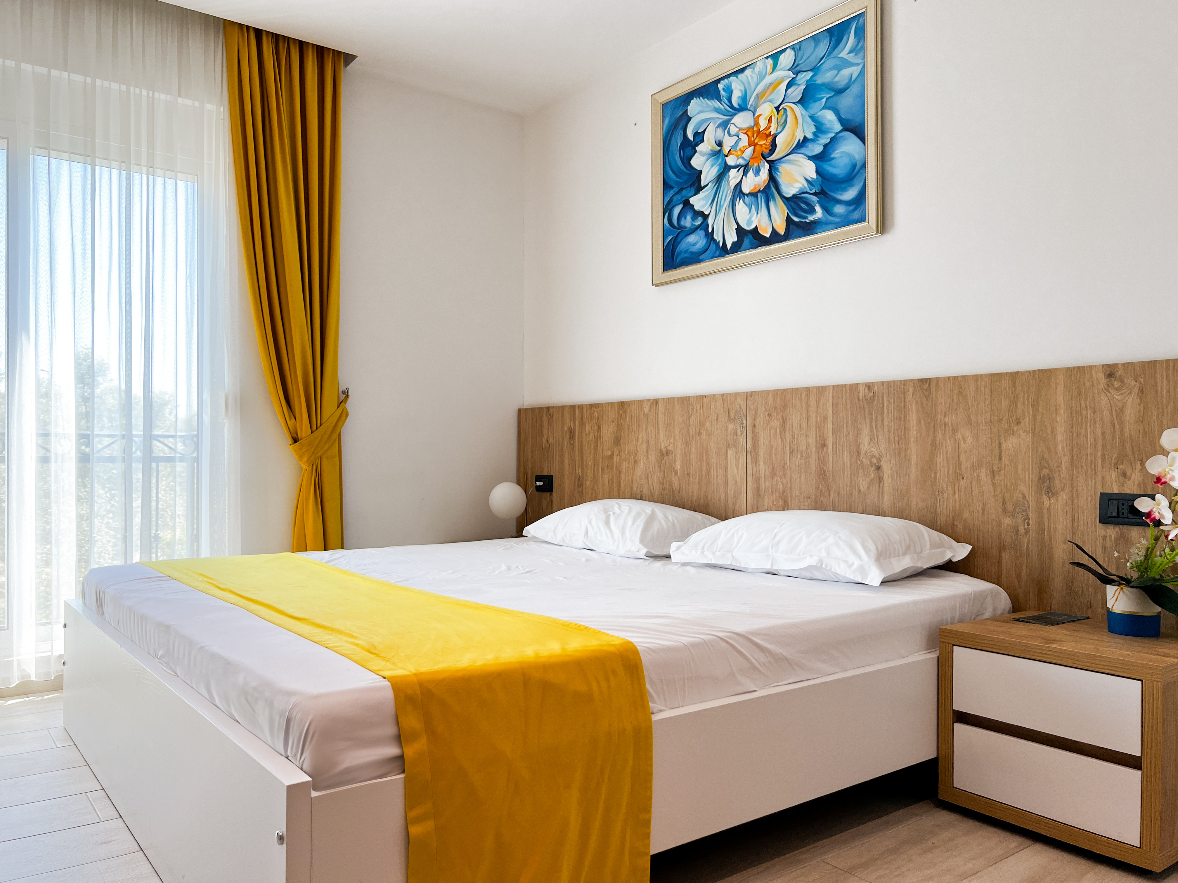 Double King Bed One Bedroom 