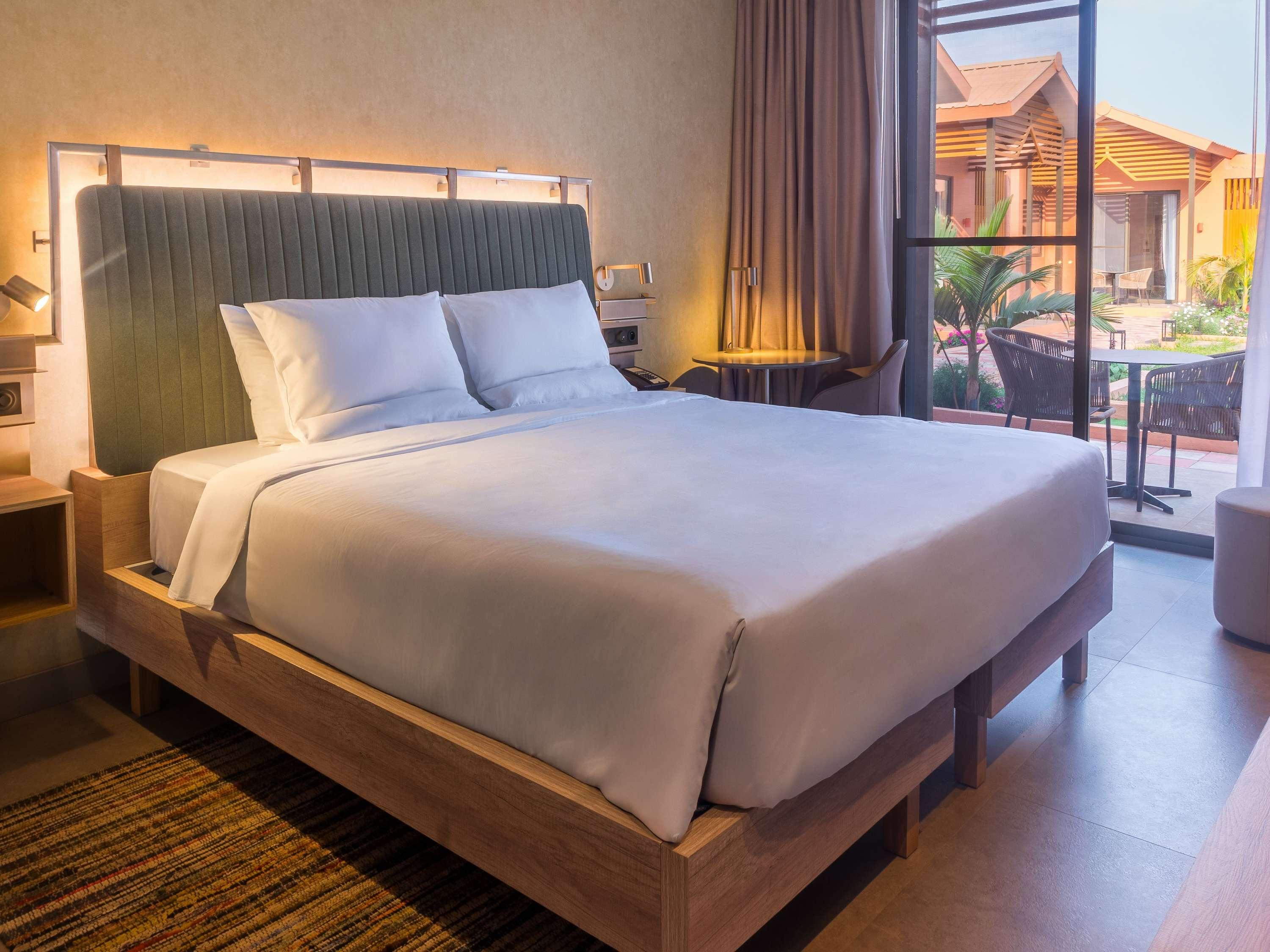 Bungalow Queen Size Bed