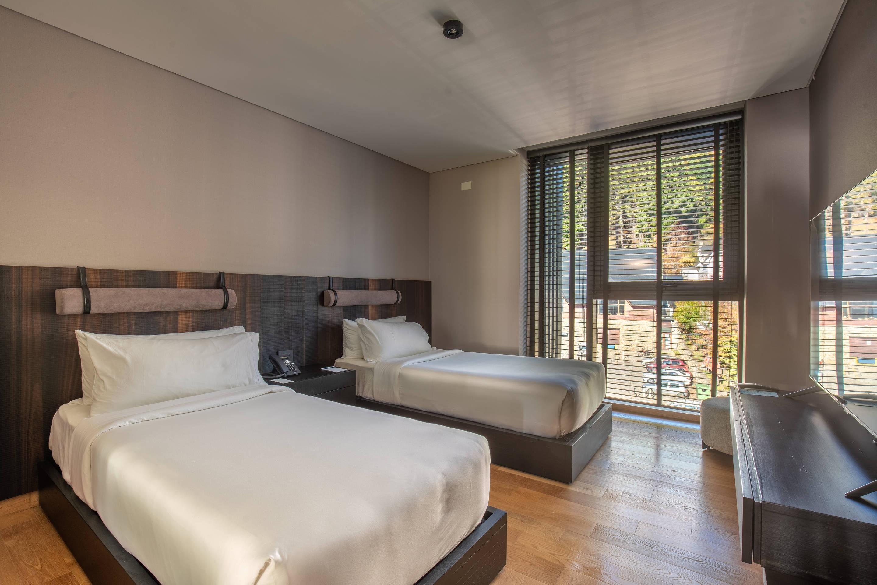 Suite King Size Bed