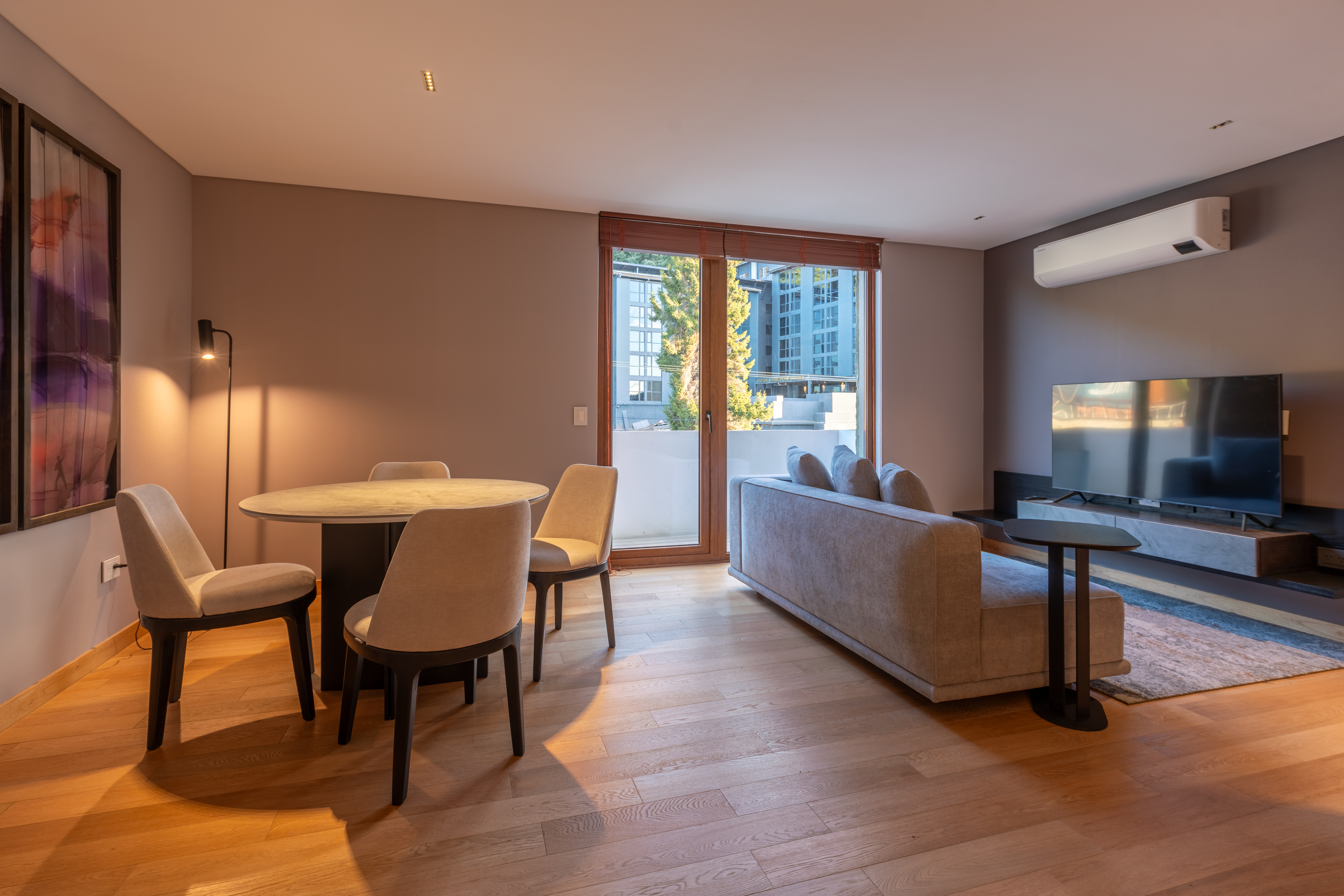 Suite King Size Bed