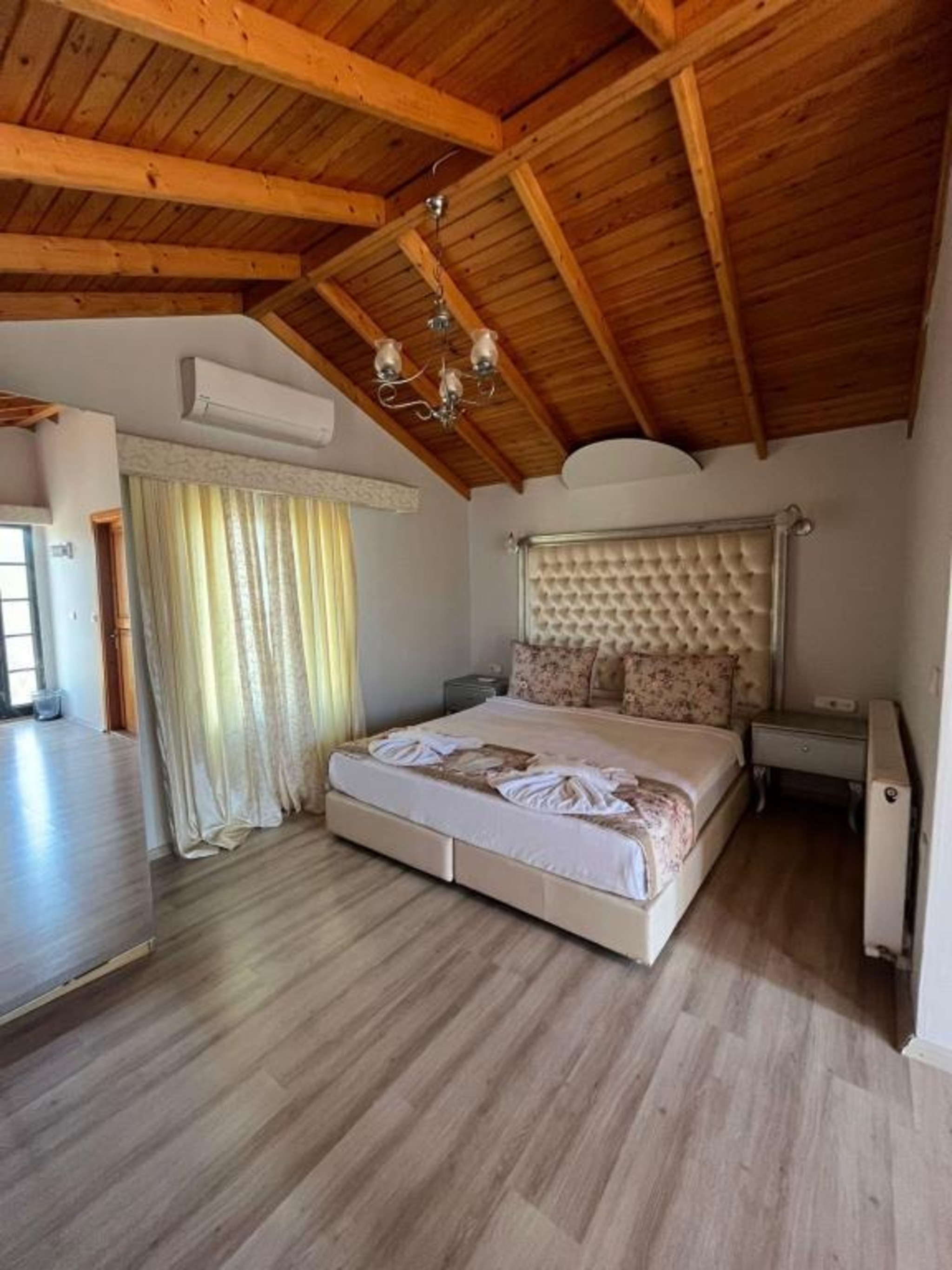 Bungalow with Shared Bathroom